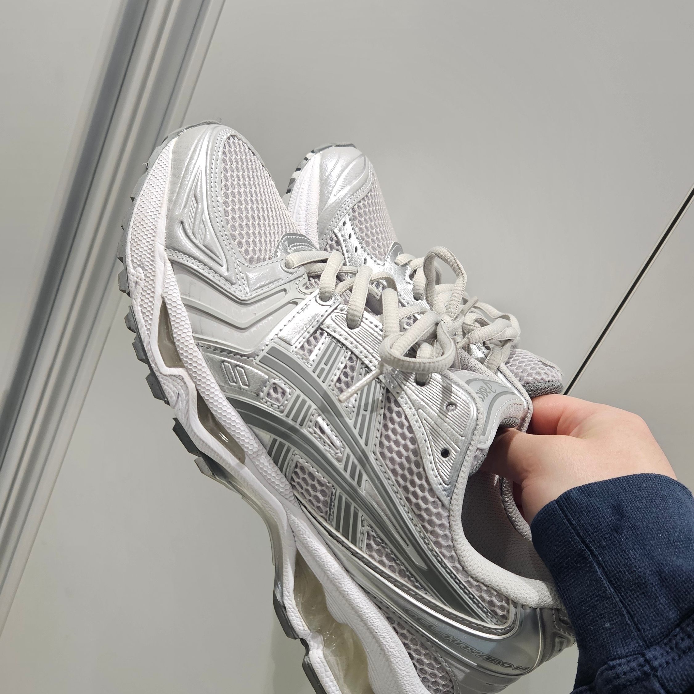 (W) Asics Gel-Kayano 14 Cloud Grey Clay Grey 착용 스타일 - 3