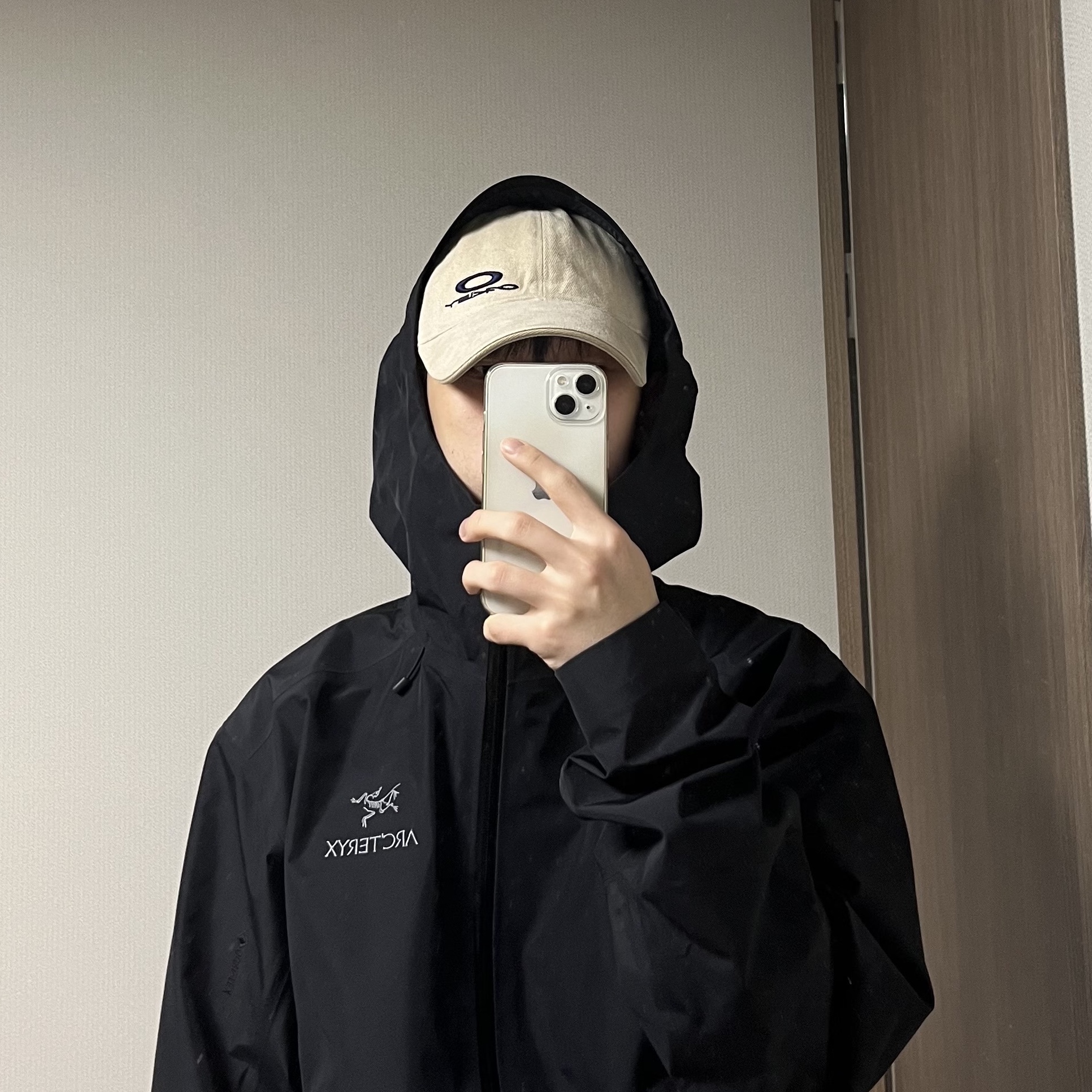 Arc'teryx Beta LT Jacket Black 착용 스타일