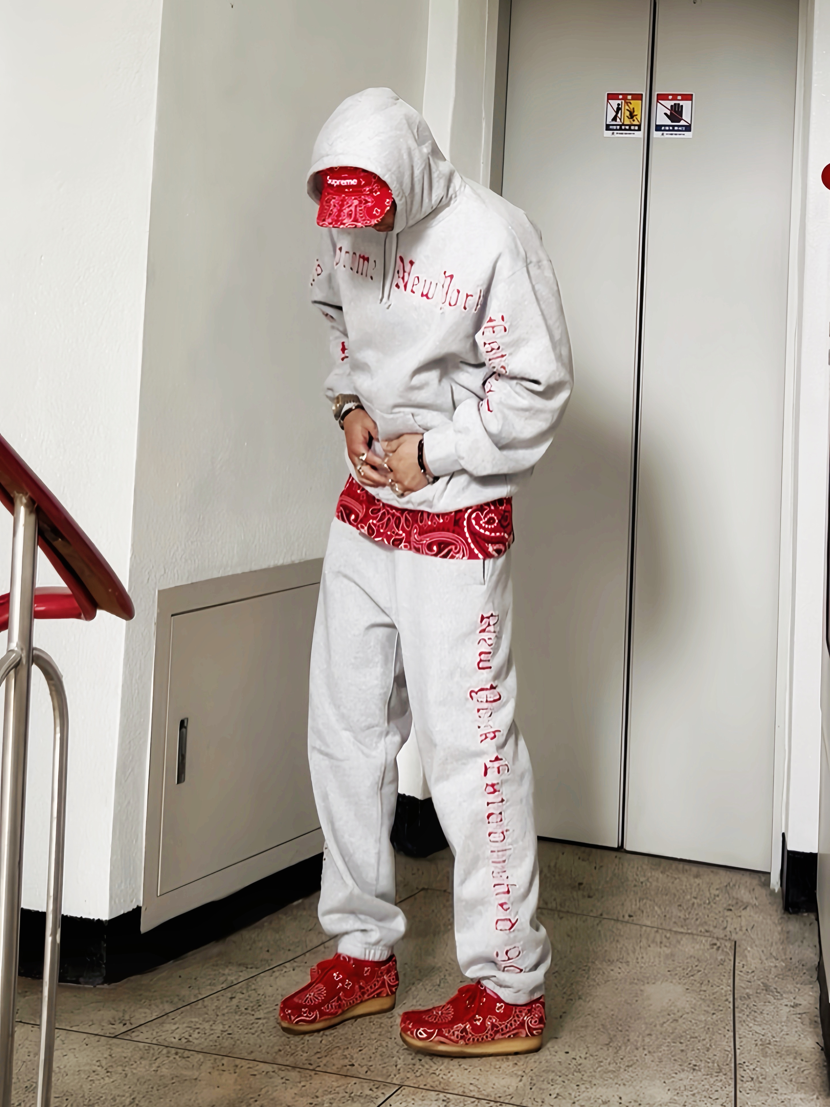 Supreme Bandana Camp Cap Red - 21SS, Supreme Small Box T-Shirt Red Bandana - 21SS 착용 스타일 - 1