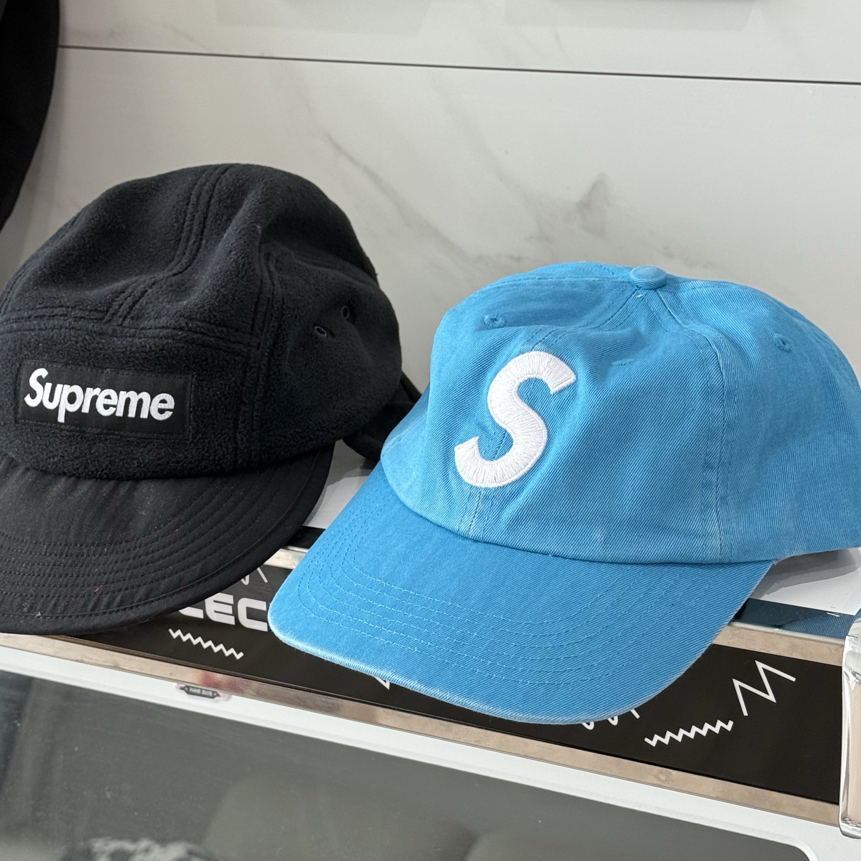 Supreme Pigment Coated S Logo 6-Panel Bright Blue - 25SS 착용 스타일