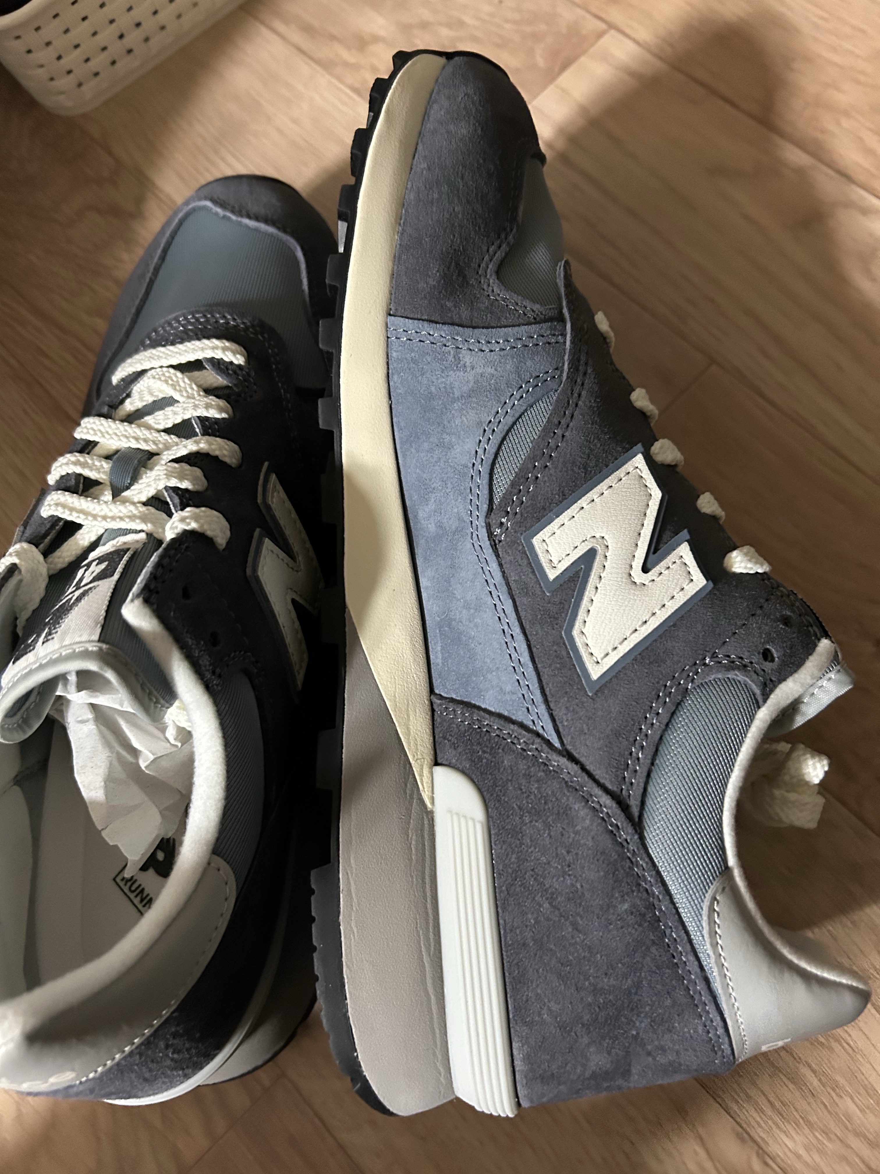 New Balance 475 Steel Dark Arctic Grey 착용 스타일