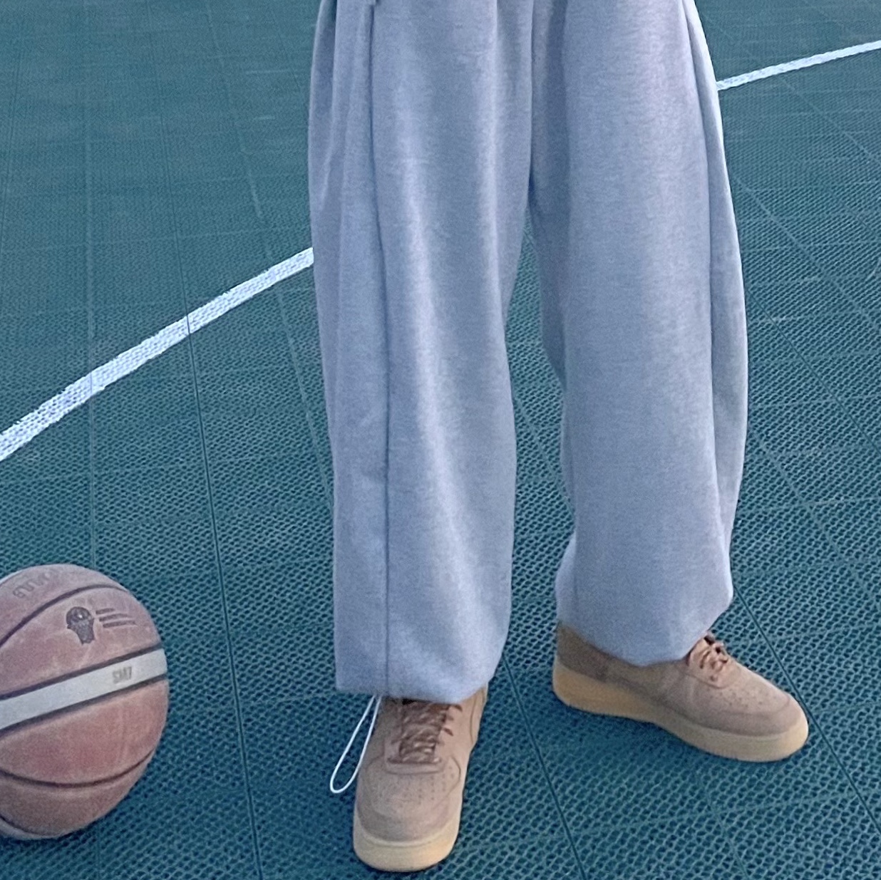 Nike Air Force 1 '07 WB Flax 착용 스타일