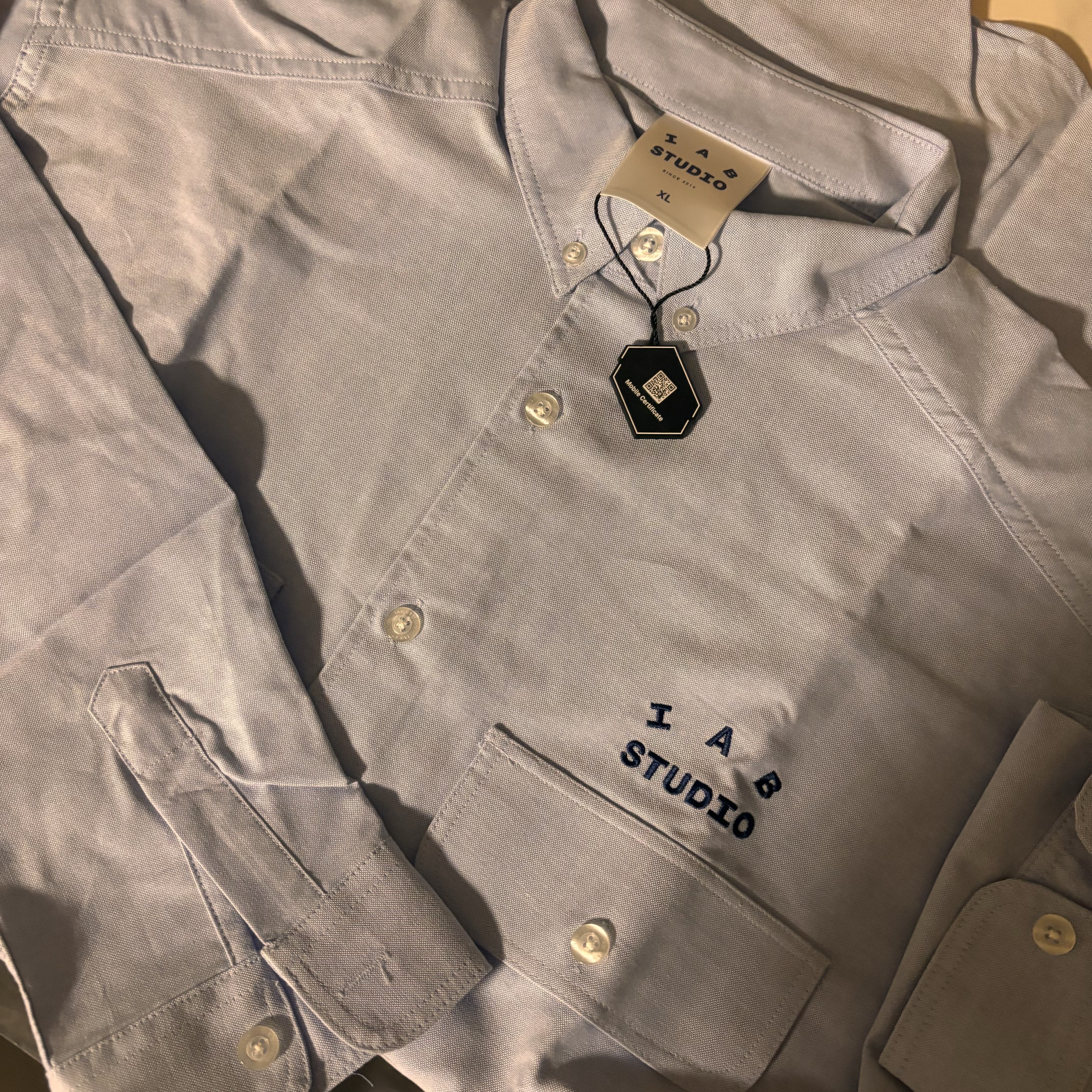 아이앱 스튜디오 워크 셔츠 스카이 블루 - 더현대 서울 한정