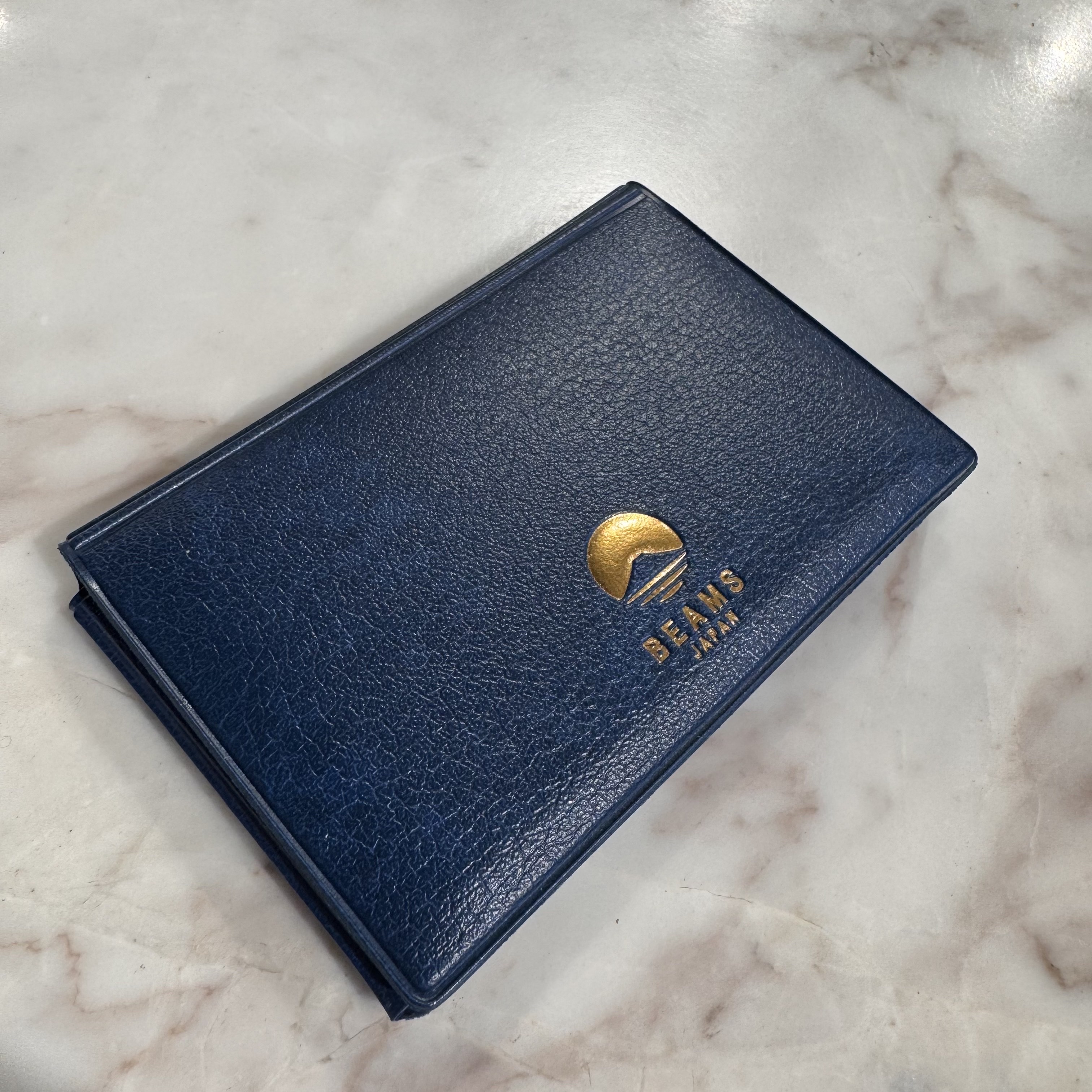 Beams x Hightide Special Order Pass & Card Case Navy 착용 스타일