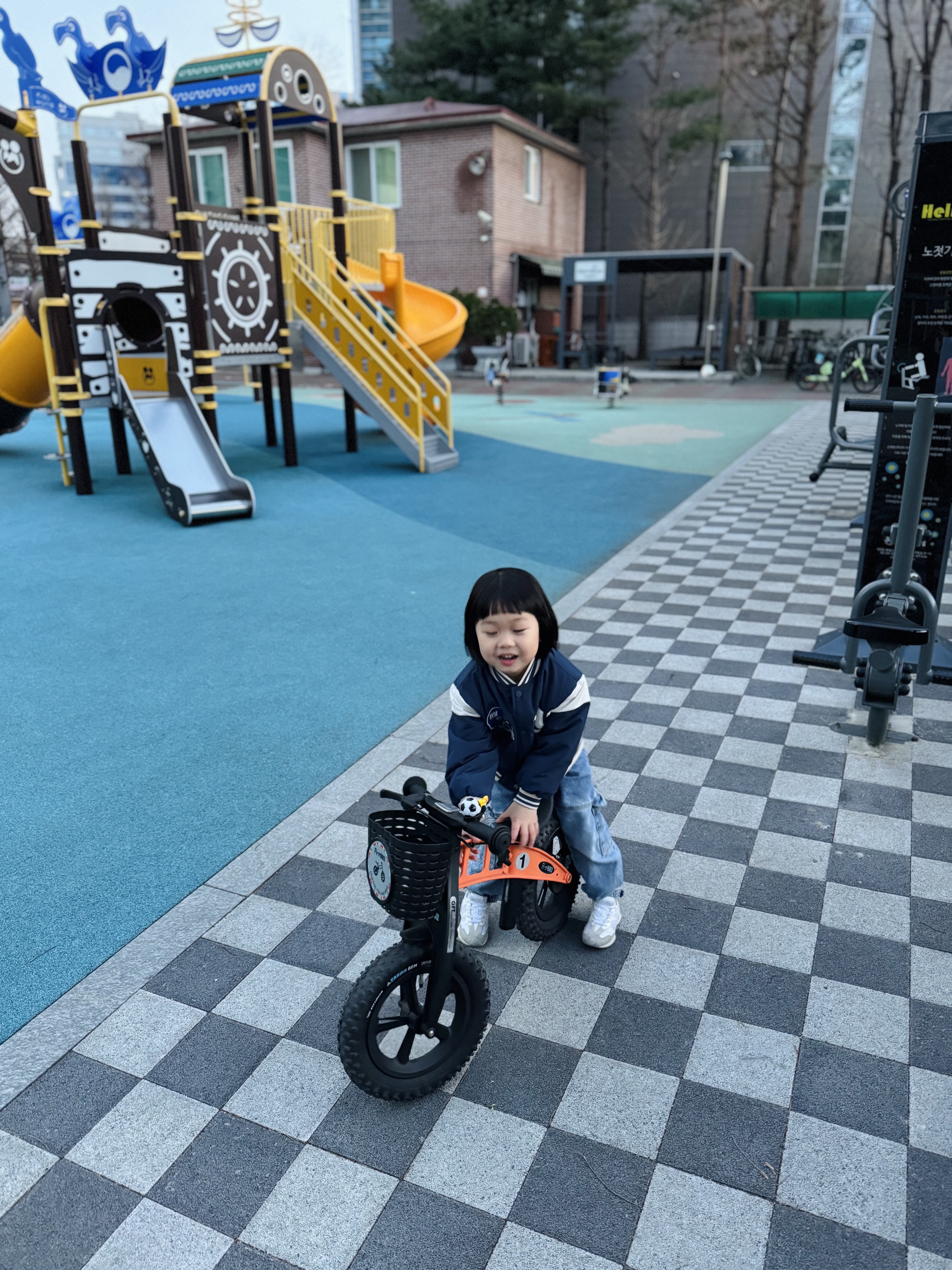 (TD) New Balance 327 Moonbeam - W Wide 착용 스타일 - 2