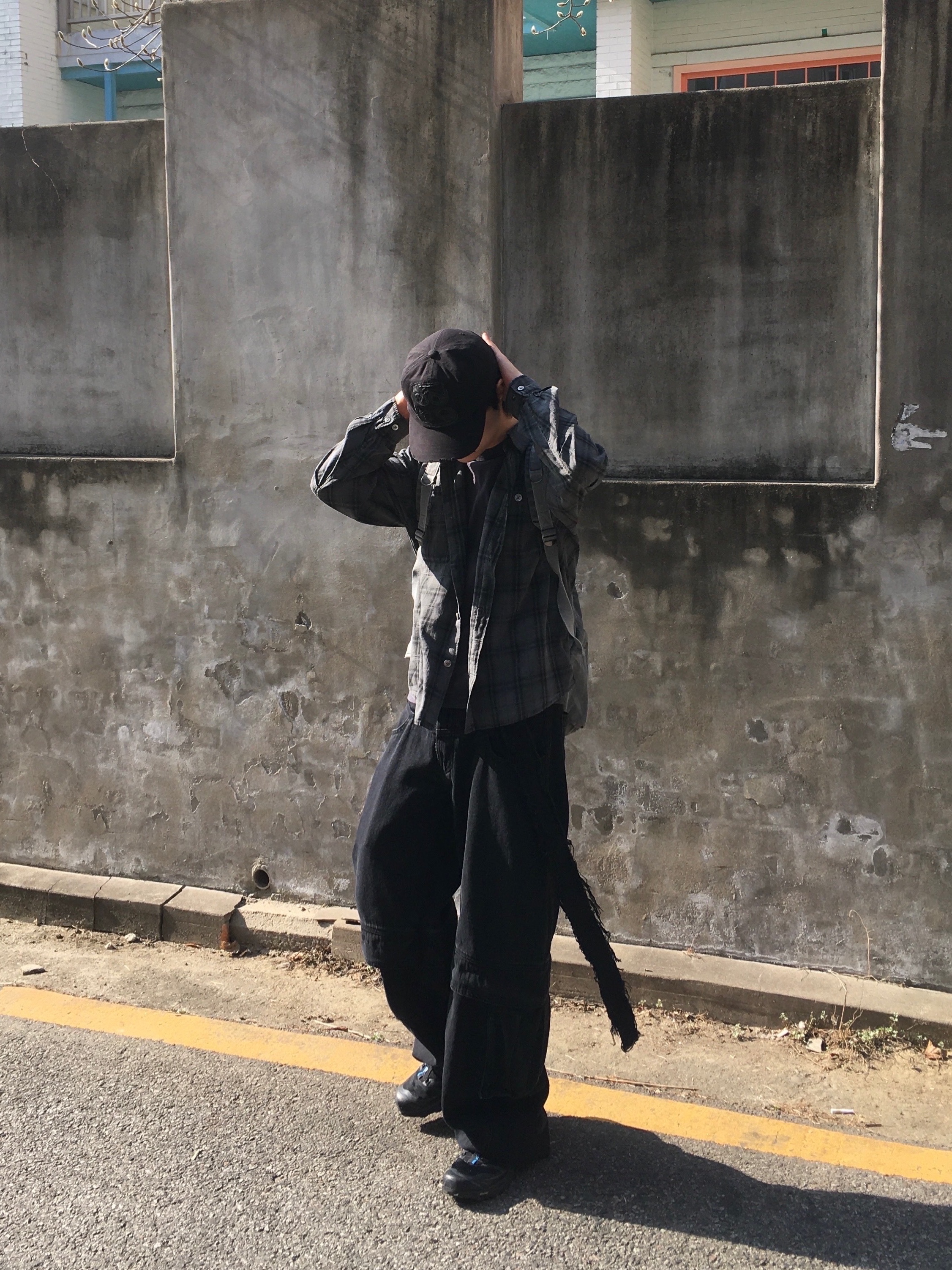 [KREAM 단독] BLR x POG Divided Curved Line Double Buckle Pants Black, Hatchingroom Classic Shirt Over Dyed Check Charcoal 착용 스타일 - 1