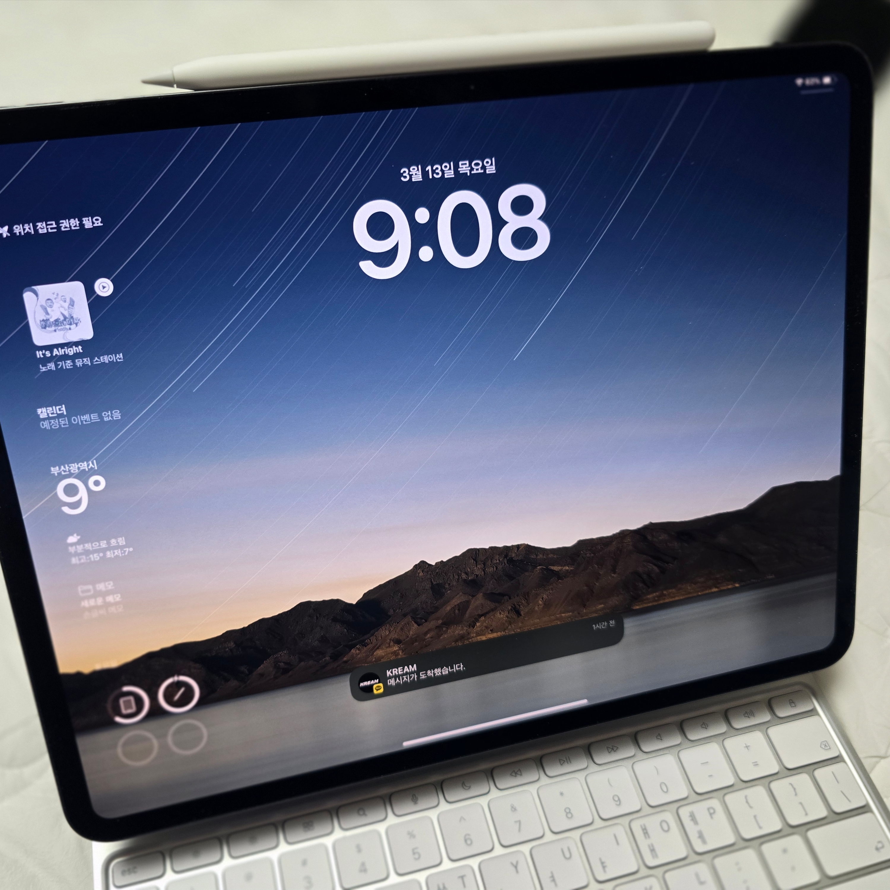 Apple iPad Pro 7th Gen 13-inch Wifi 1TB Nano Texture Glass Space Black (Korean Ver.) 착용 스타일
