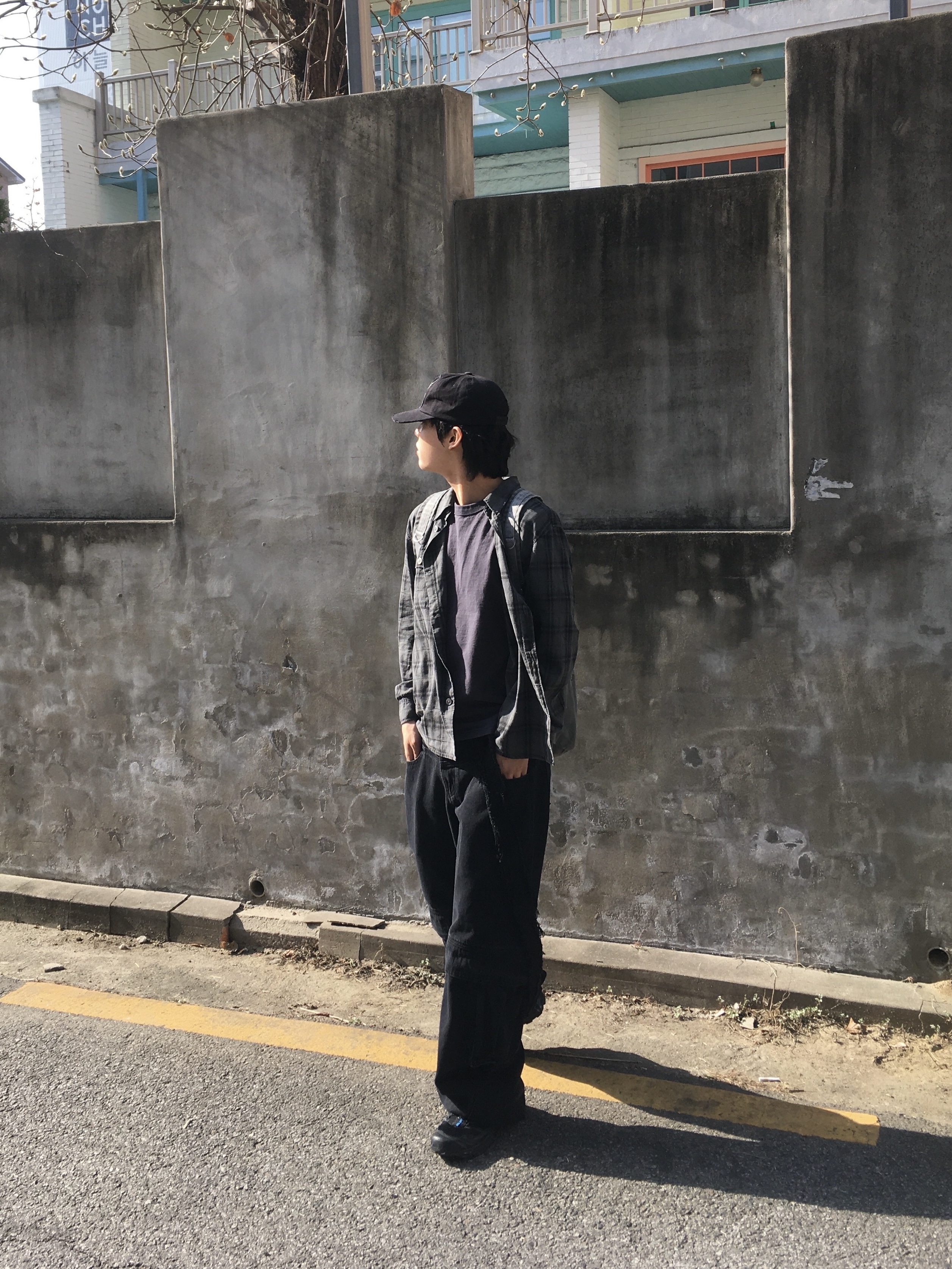 [KREAM 단독] BLR x POG Divided Curved Line Double Buckle Pants Black, Hatchingroom Classic Shirt Over Dyed Check Charcoal 착용 스타일 - 3