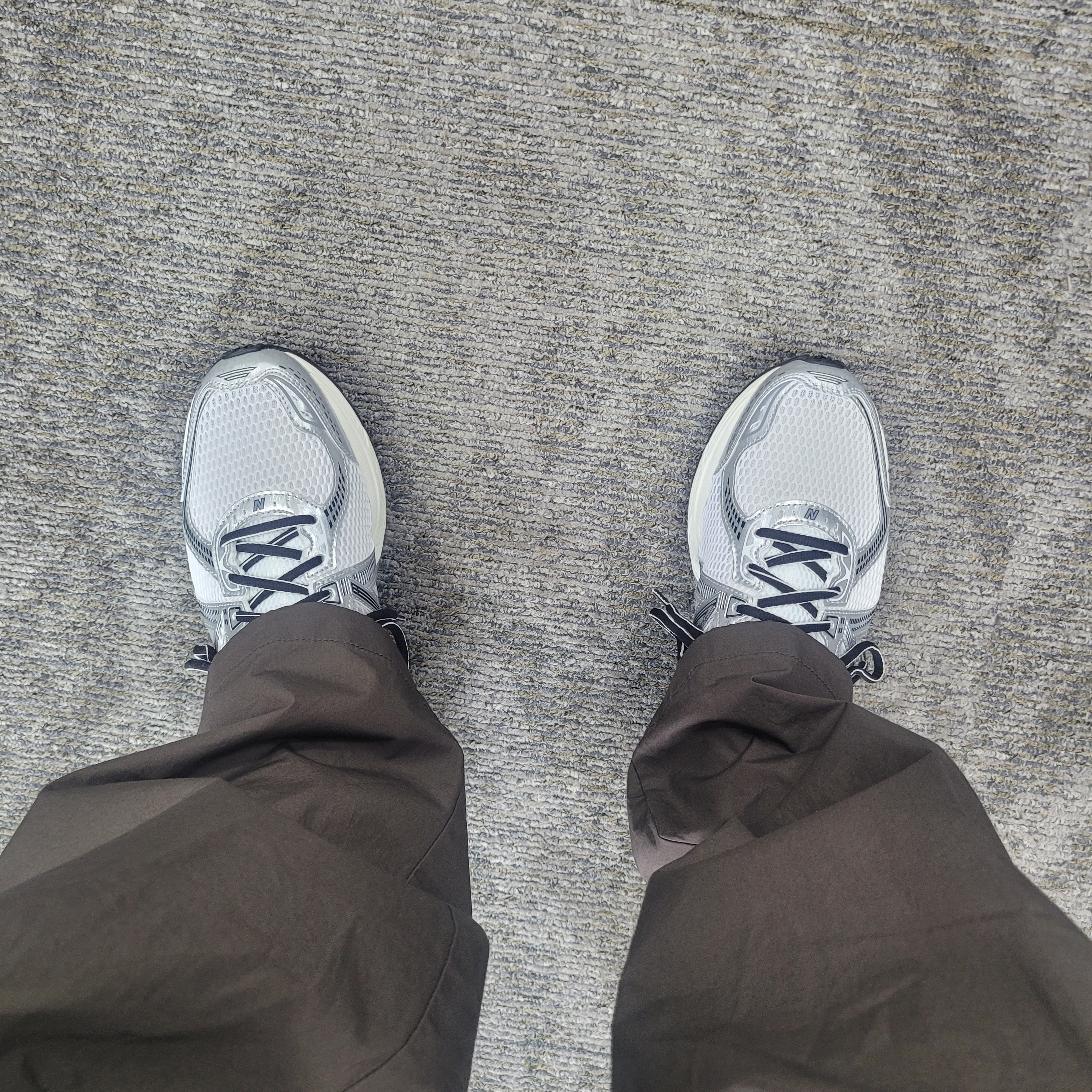 New Balance 860v2 Optic White 착용 스타일