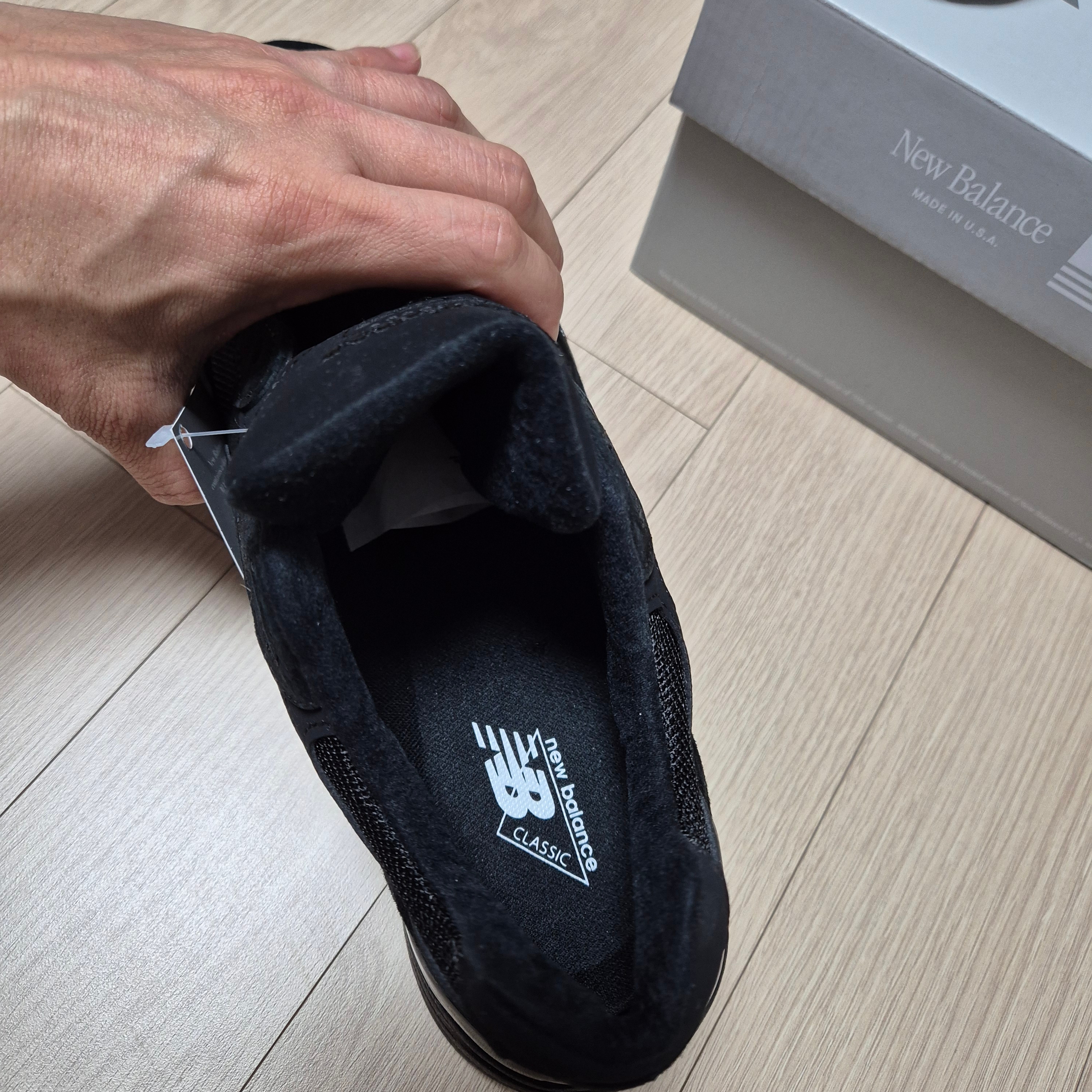 New Balance 992 Made in USA Triple Black 착용 스타일 - 8