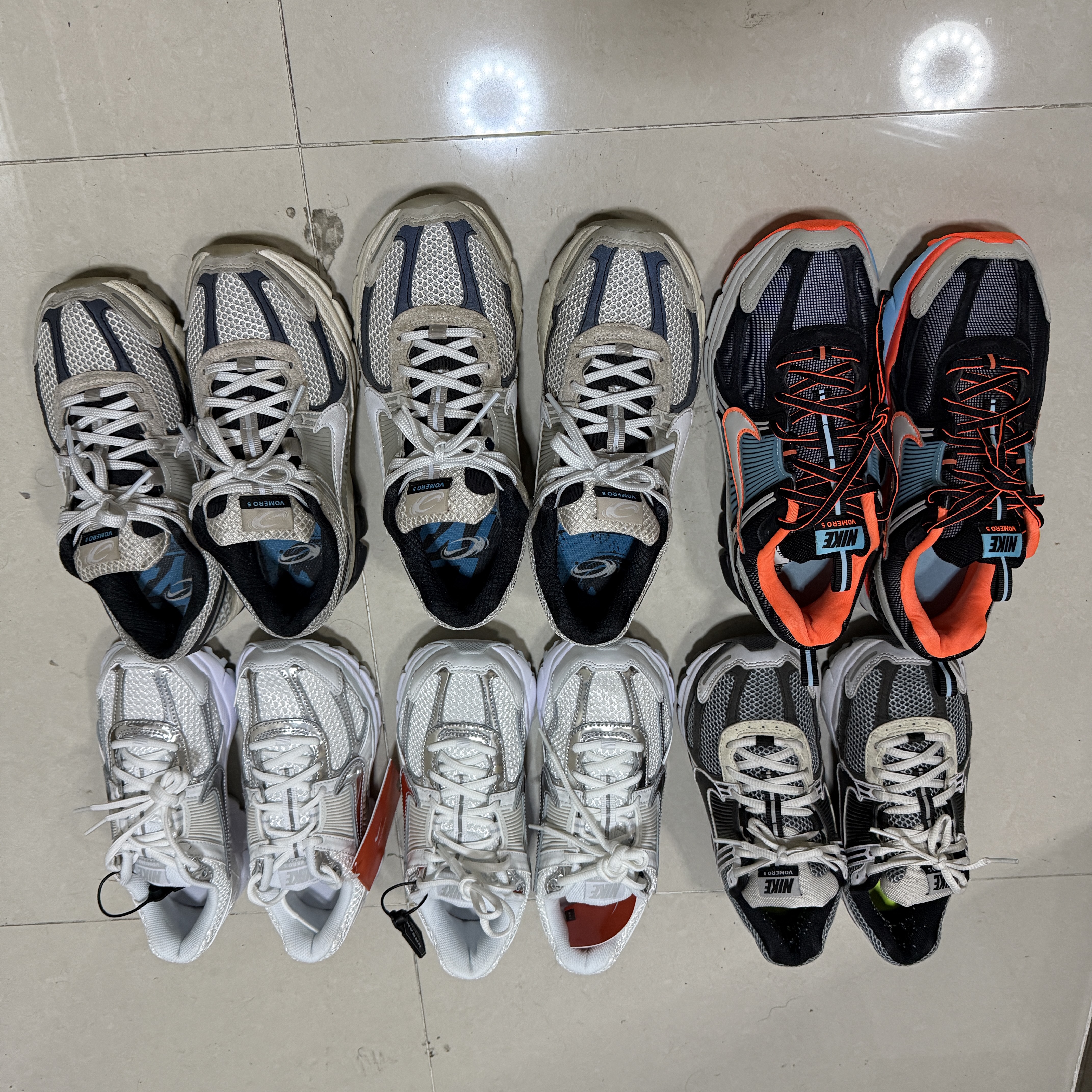 (W) Nike Zoom Vomero 5 White Metallic Silver 착용 스타일 - 2