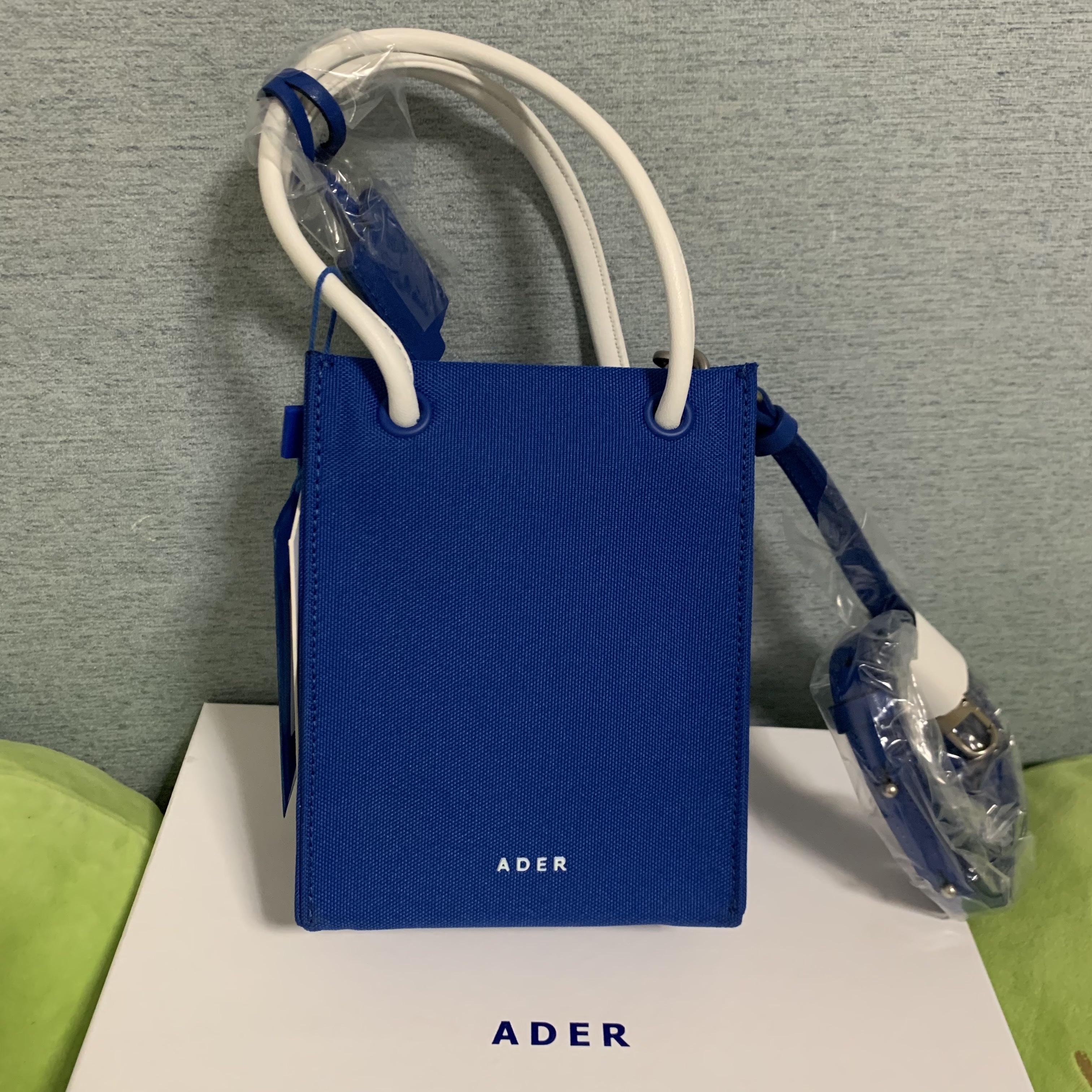 Ader Error Small Blue Bag Blue 착용 스타일
