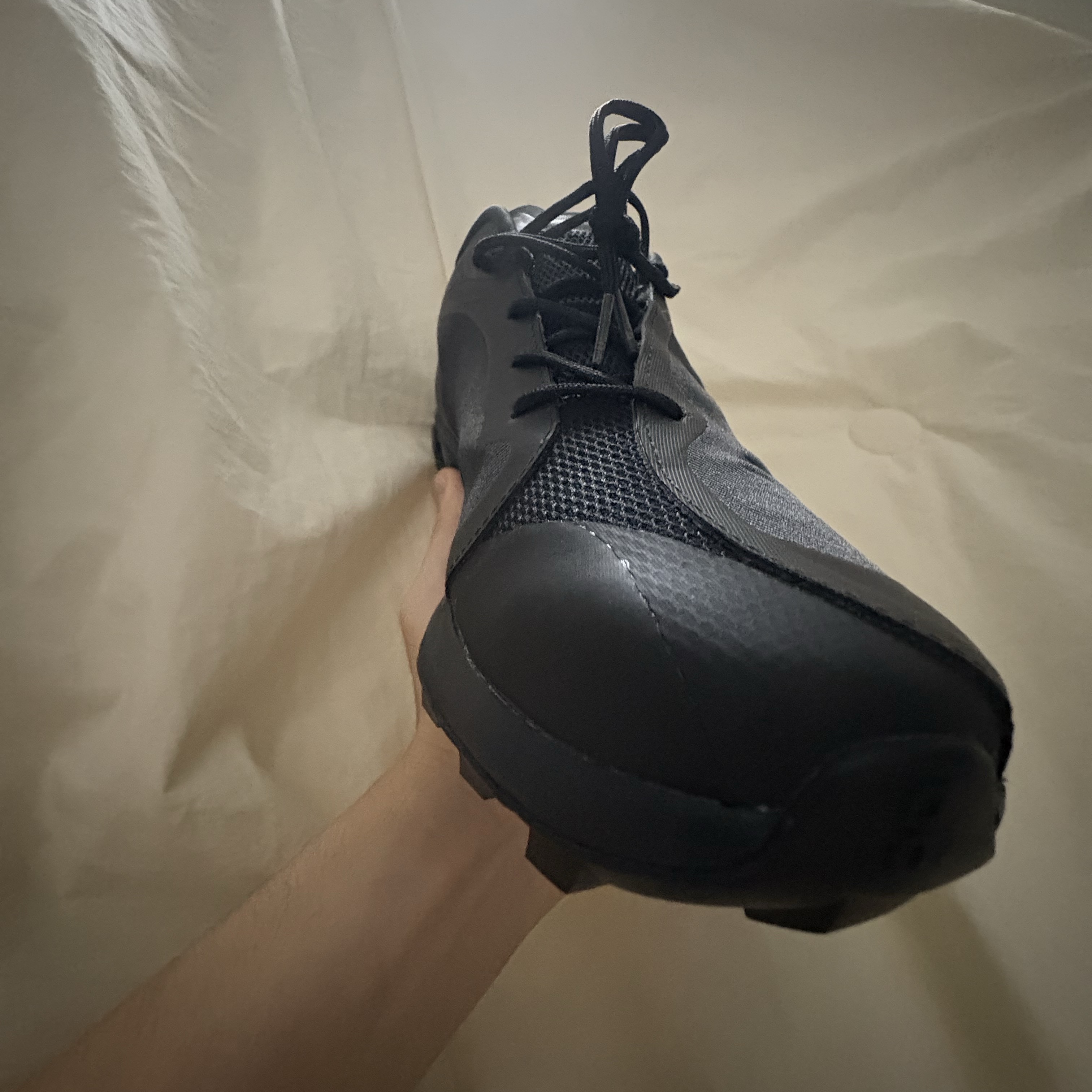 On Running x Post Archive Faction (Paf) Cloudventure Peak All Black 착용 스타일 - 1