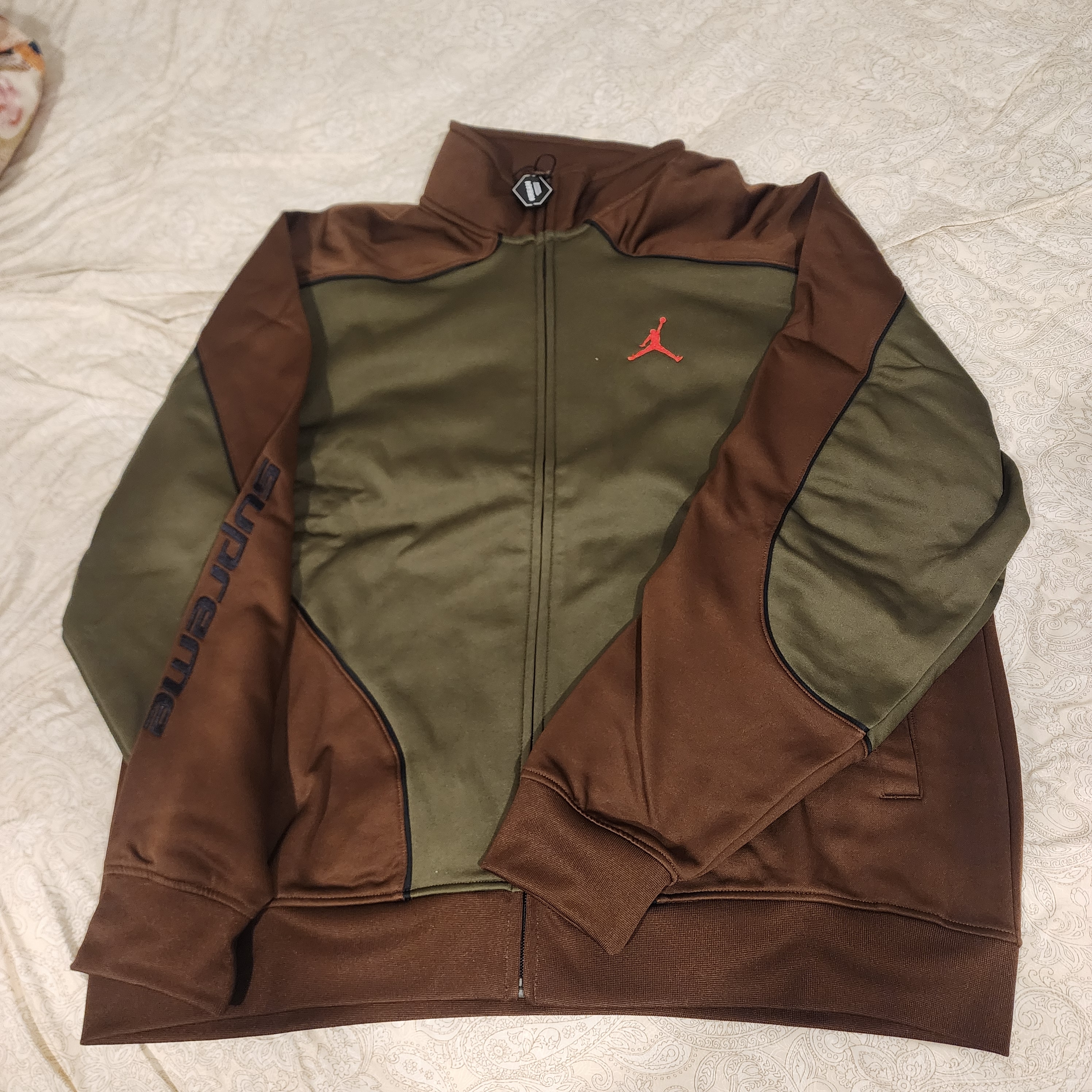Supreme x Jordan Tricot Track Jacket Olive - 24FW 착용 스타일 - 1