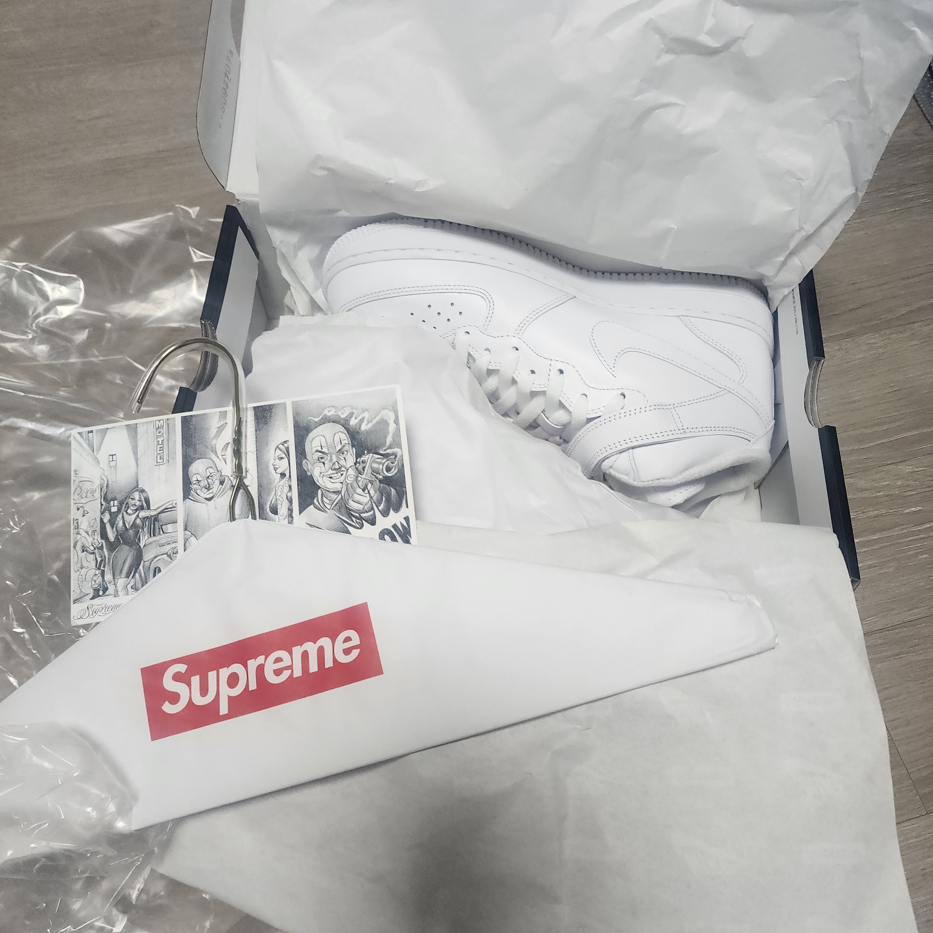 Nike x Supreme Air Force 1 Mid White 착용 스타일
