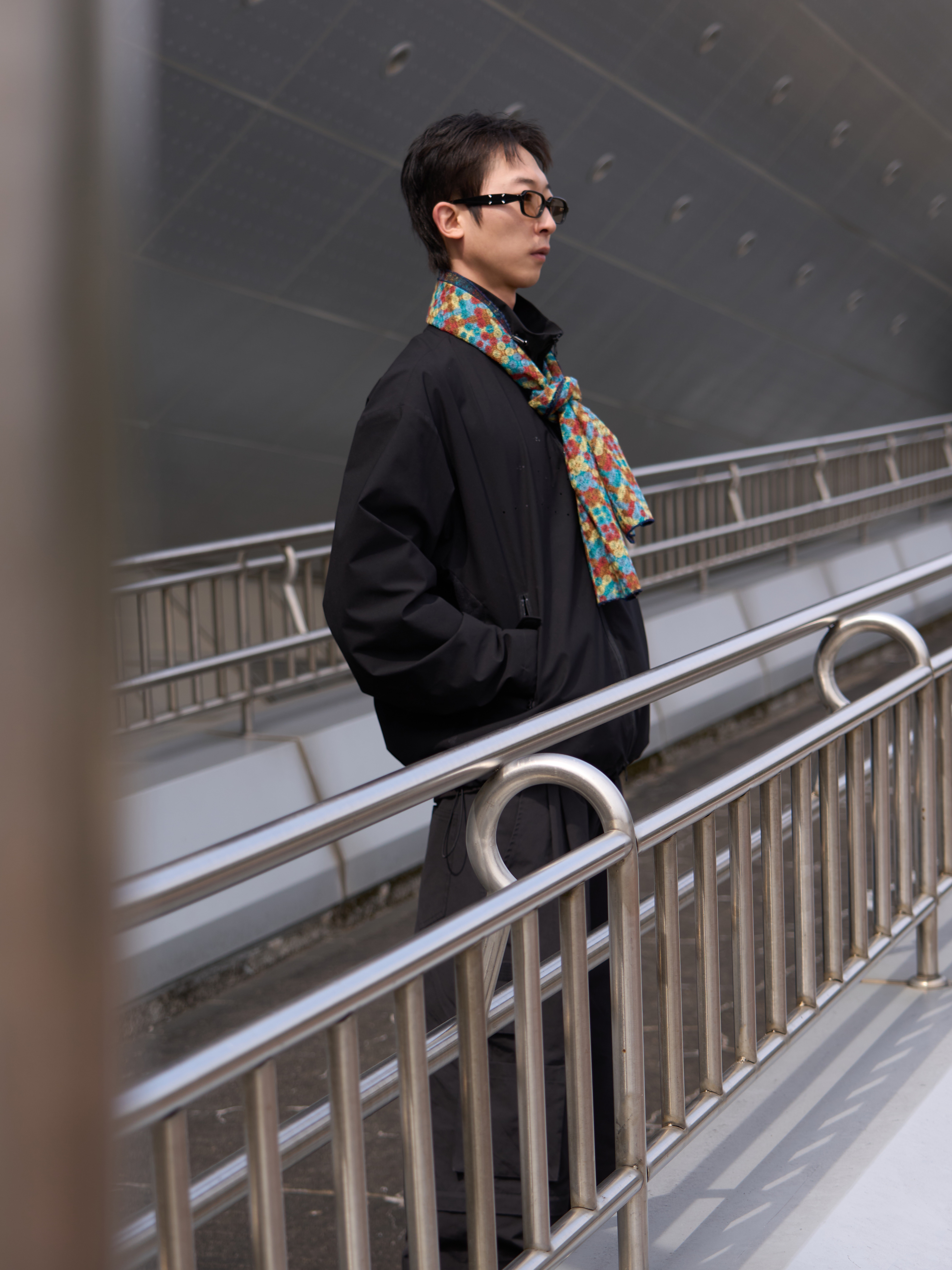 Gentle Monster x Maison Margiela MM210 Black Brown 착용 스타일 - 2