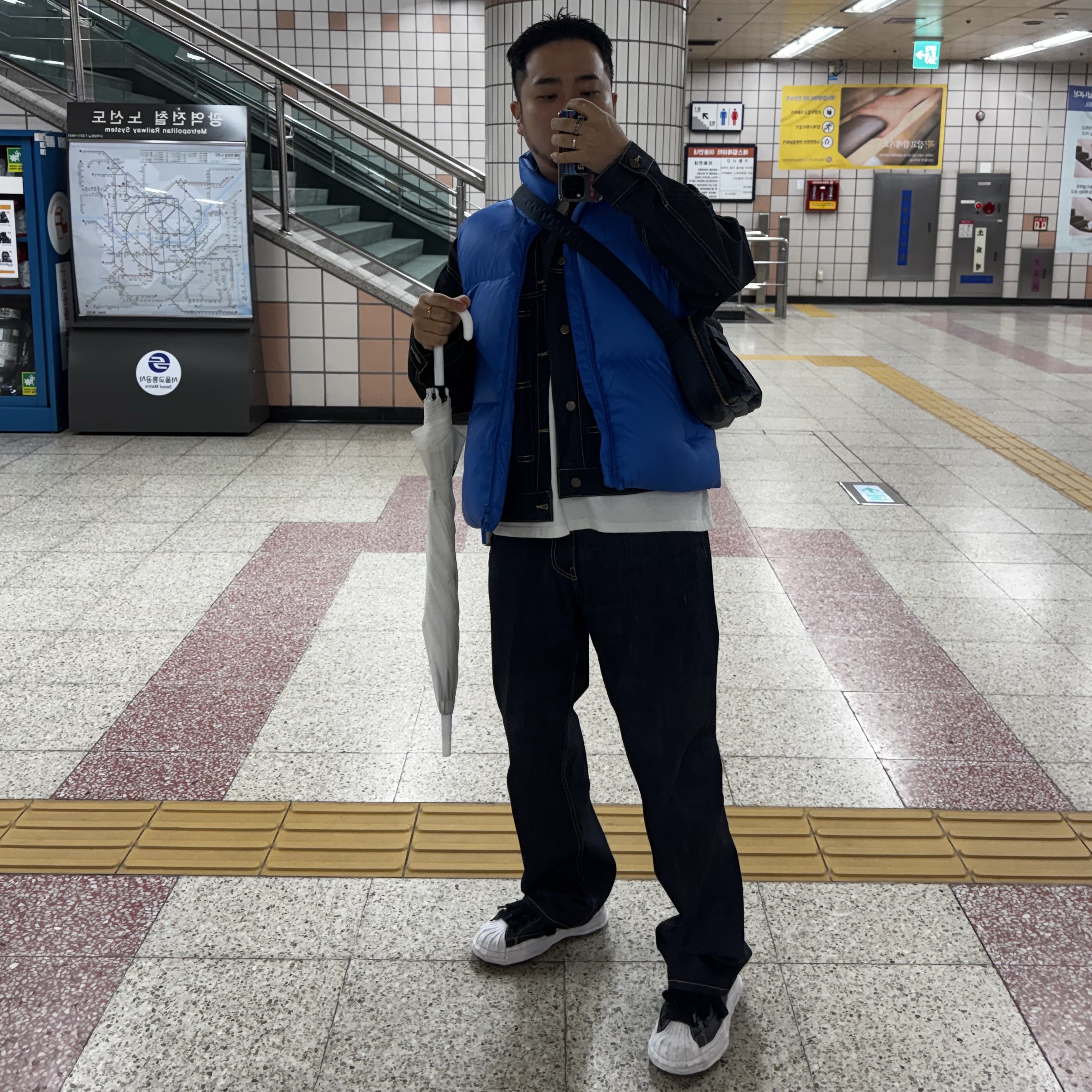 Maison Mihara Yasuhiro Blakey OG Sole Leather Low-top Sneakers Black, Porter Tanker Shoulder Bag S Iron Blue 착용 스타일