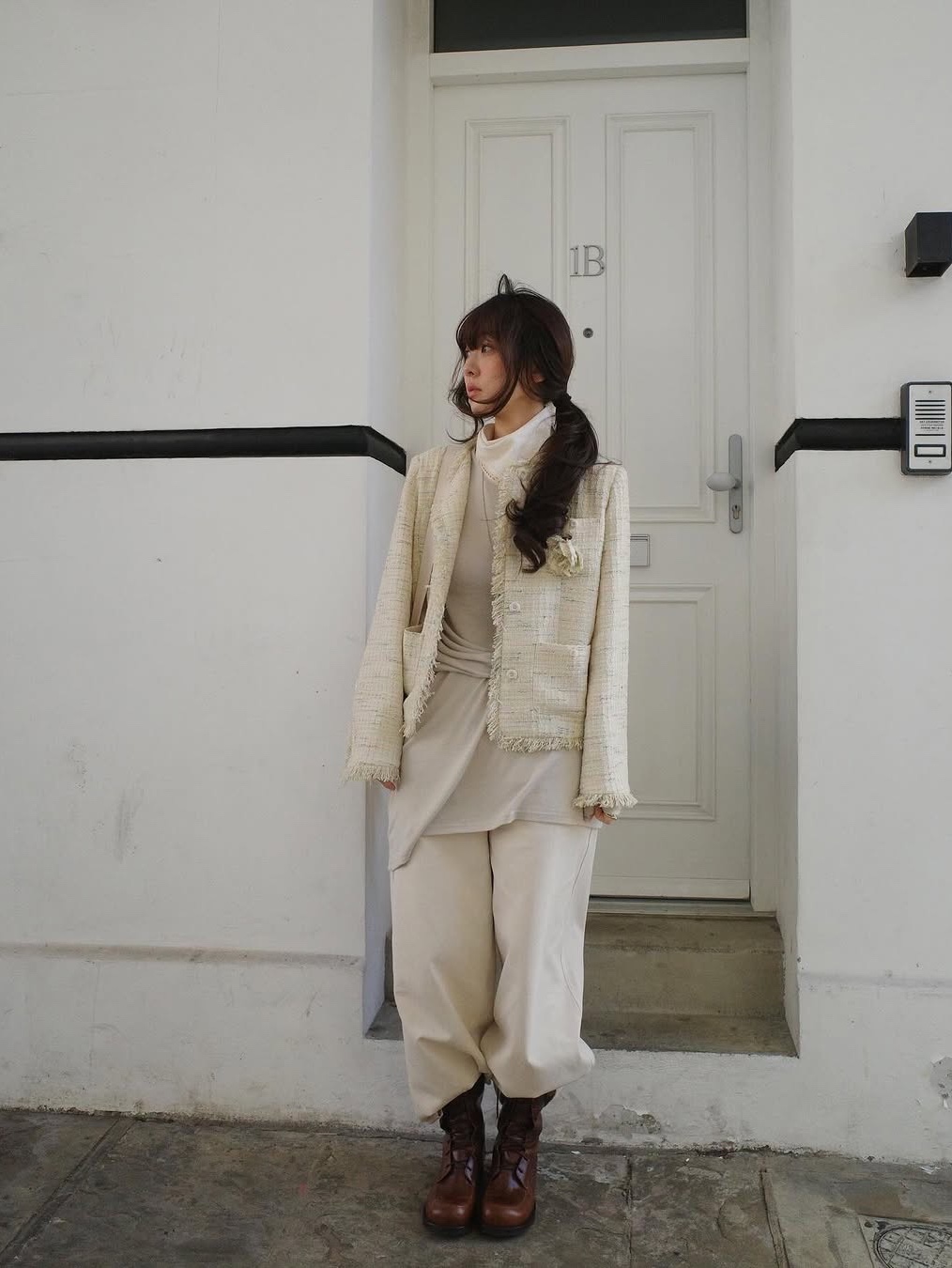 FLETTA Fringe Tweed Jacket with Corsage Mint, FLETTA Fringe Tweed Jacket with Corsage Cream 착용 스타일 - 1