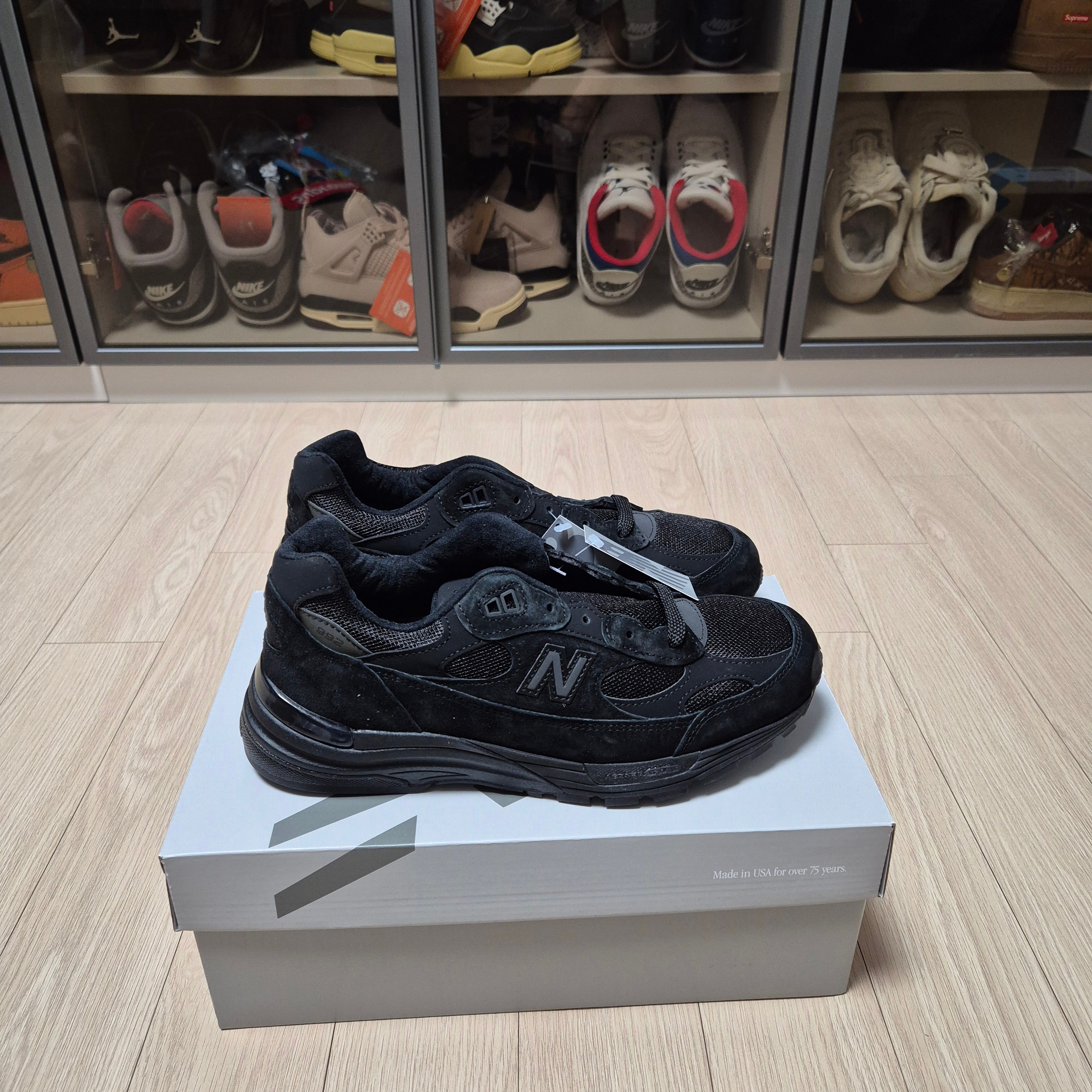 New Balance 992 Made in USA Triple Black 착용 스타일 - 3
