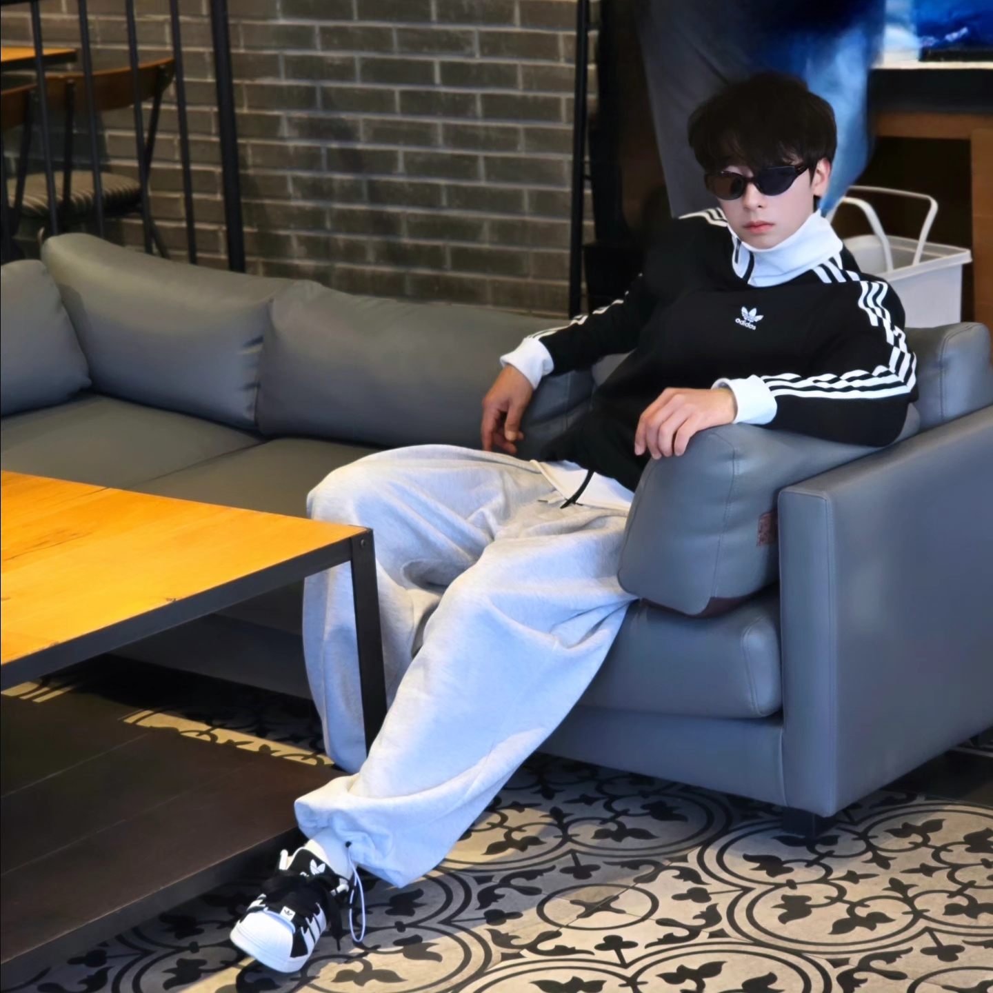 Adidas Adicolor Classics Beckenbauer Track Jacket Black - KR Sizing, Adidas Adicolor Classics Beckenbauer Track Jacket Black - US Sizing 착용 스타일 - 2