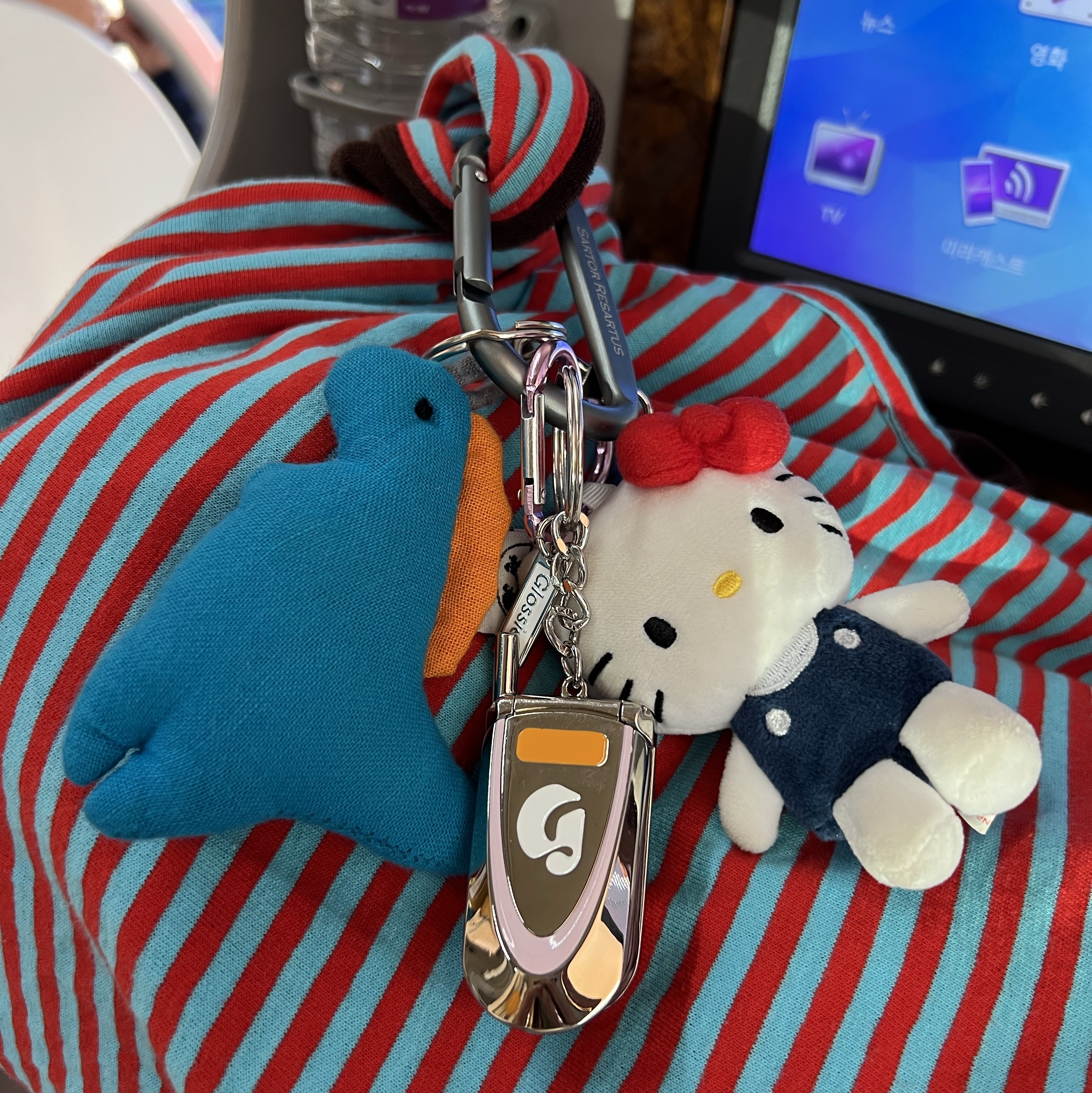 Glossier Cell Phone Keychain - LA Exclusive, Sanrio Hello Kitty Mini Mascot Holder 착용 스타일