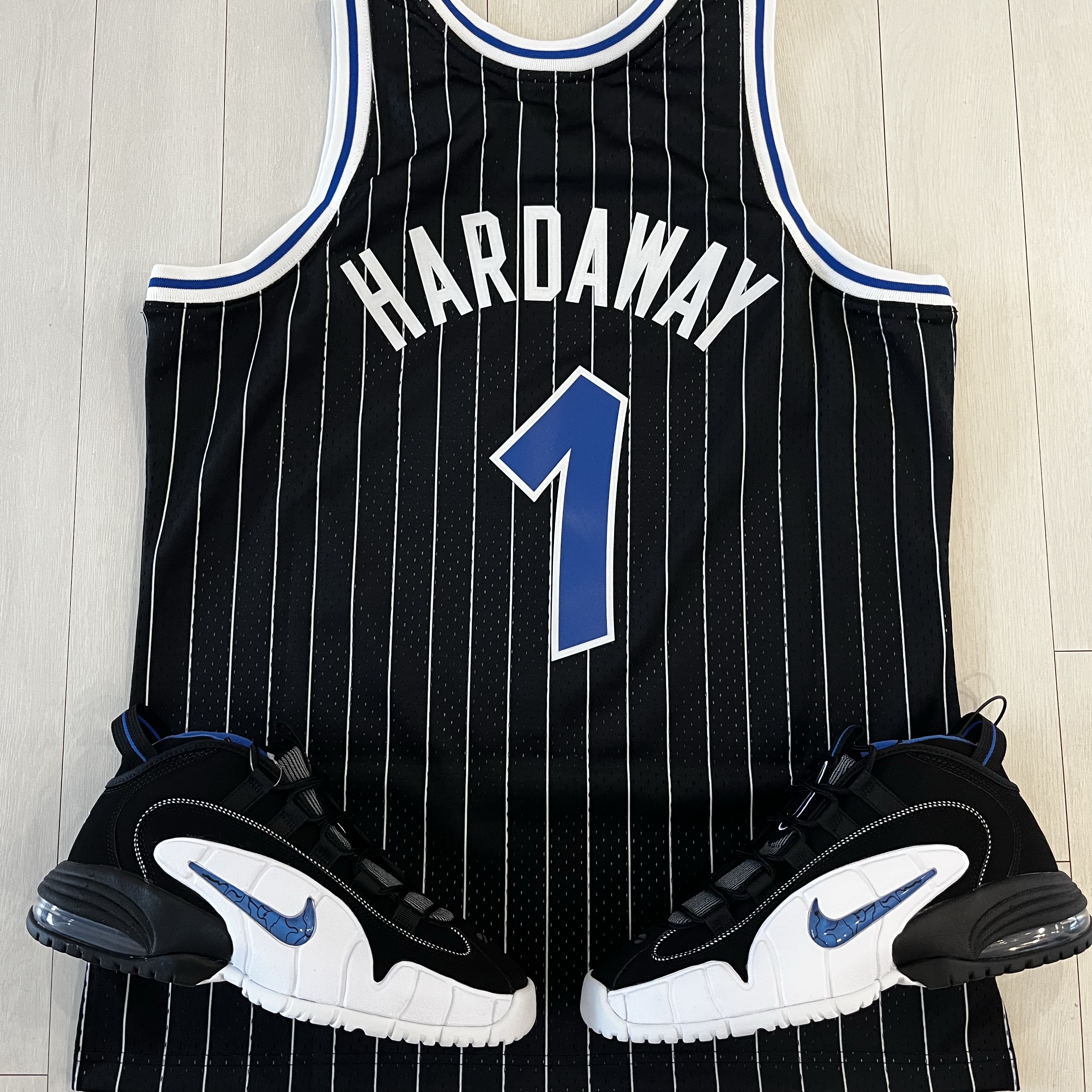 Nike Air Max Penny Varsity Royal and Black 착용 스타일 - 2