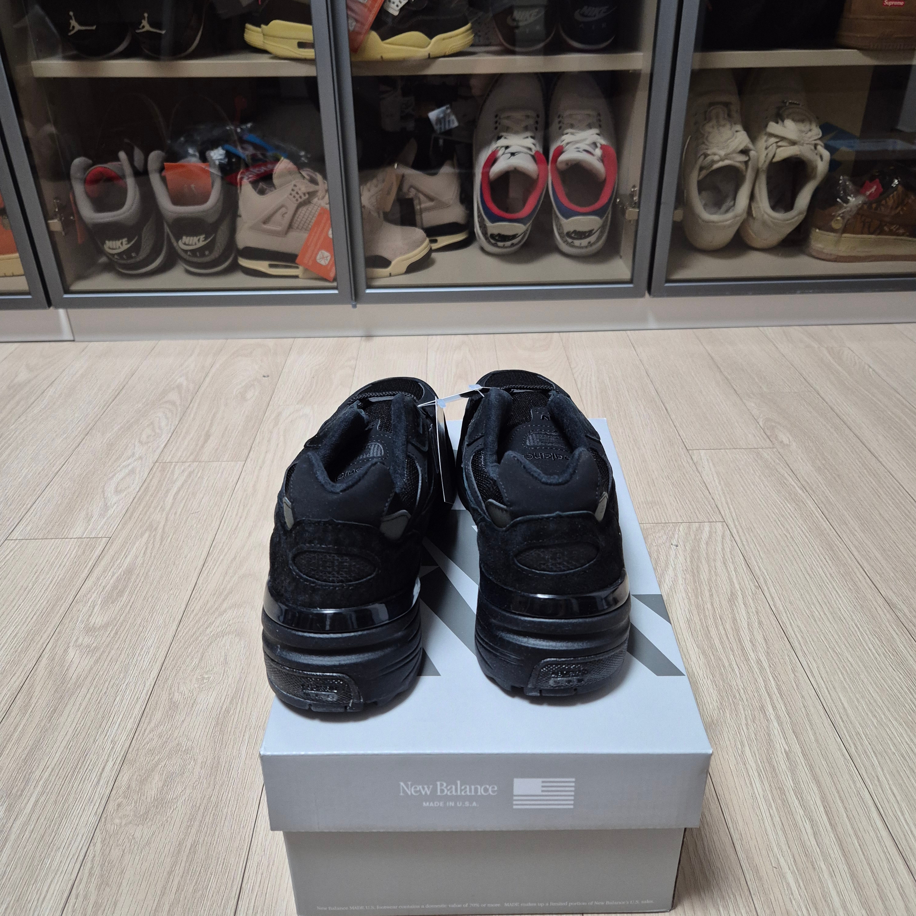 New Balance 992 Made in USA Triple Black 착용 스타일 - 4