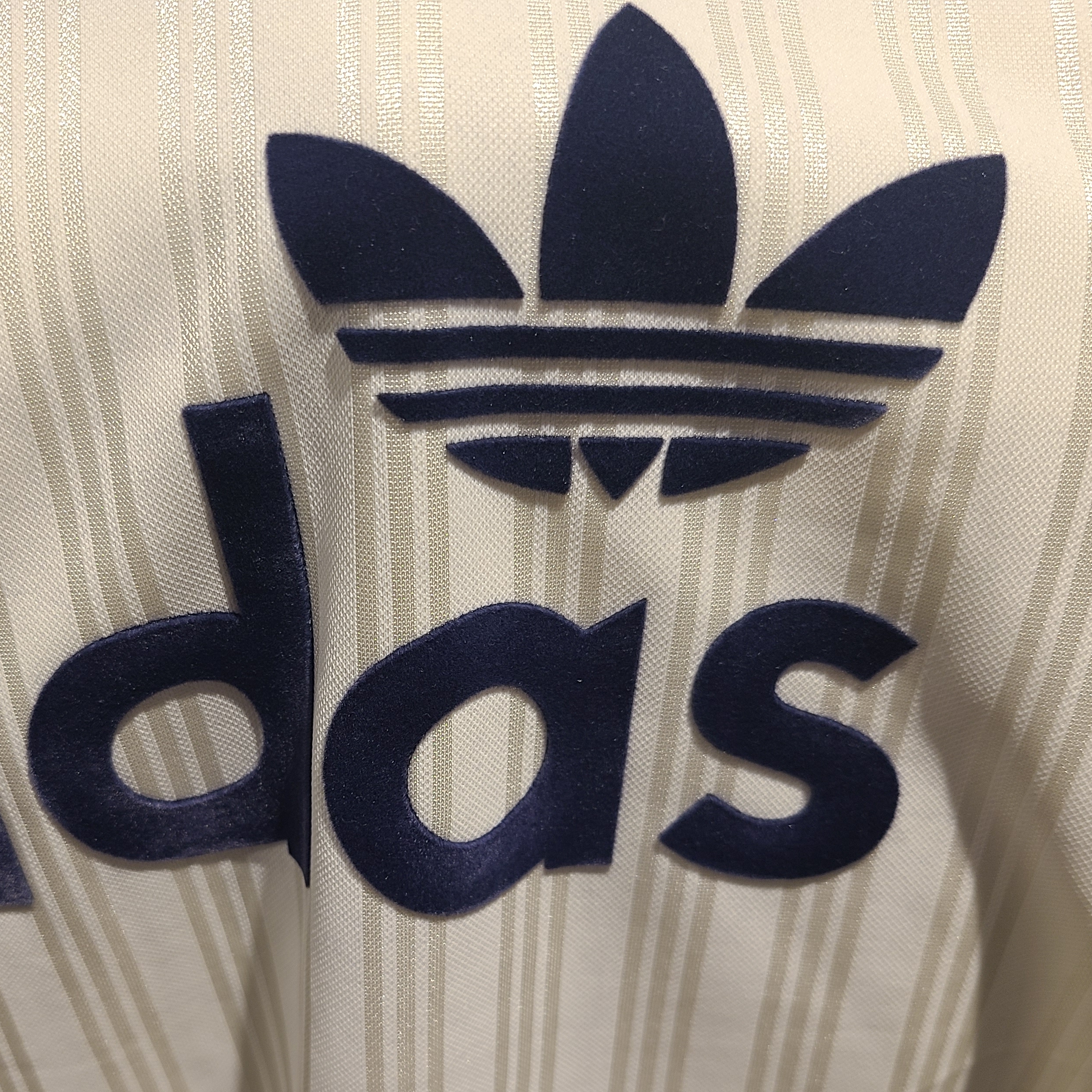 Adidas Adicolor Denim Firebird Track Top Medium Blue Denim - KR Sizing, (W) Adidas Knit Top Trace Brown - KR Sizing 착용 스타일 - 7