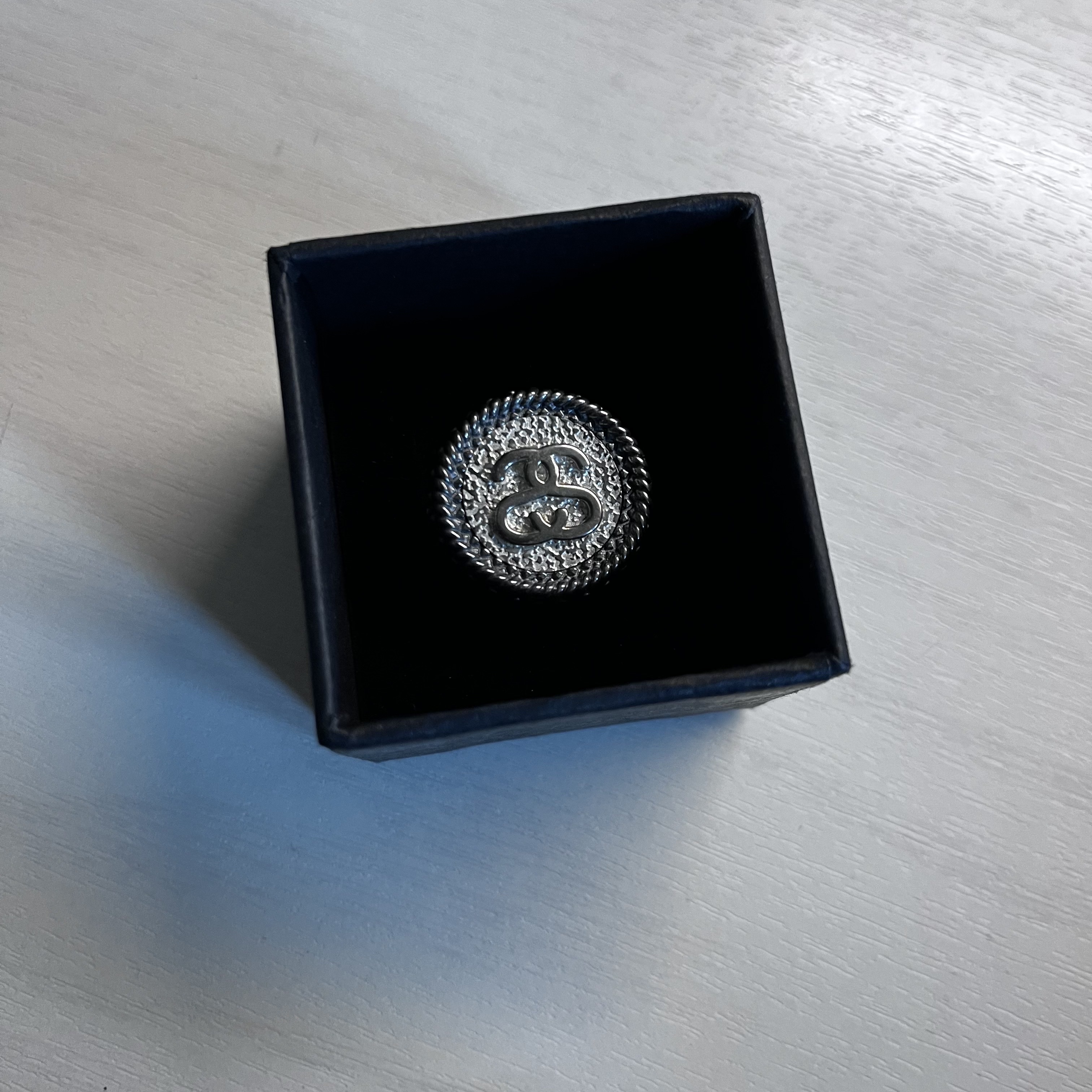 Stussy Sovereign Ring Sterling Silver 착용 스타일 - 2