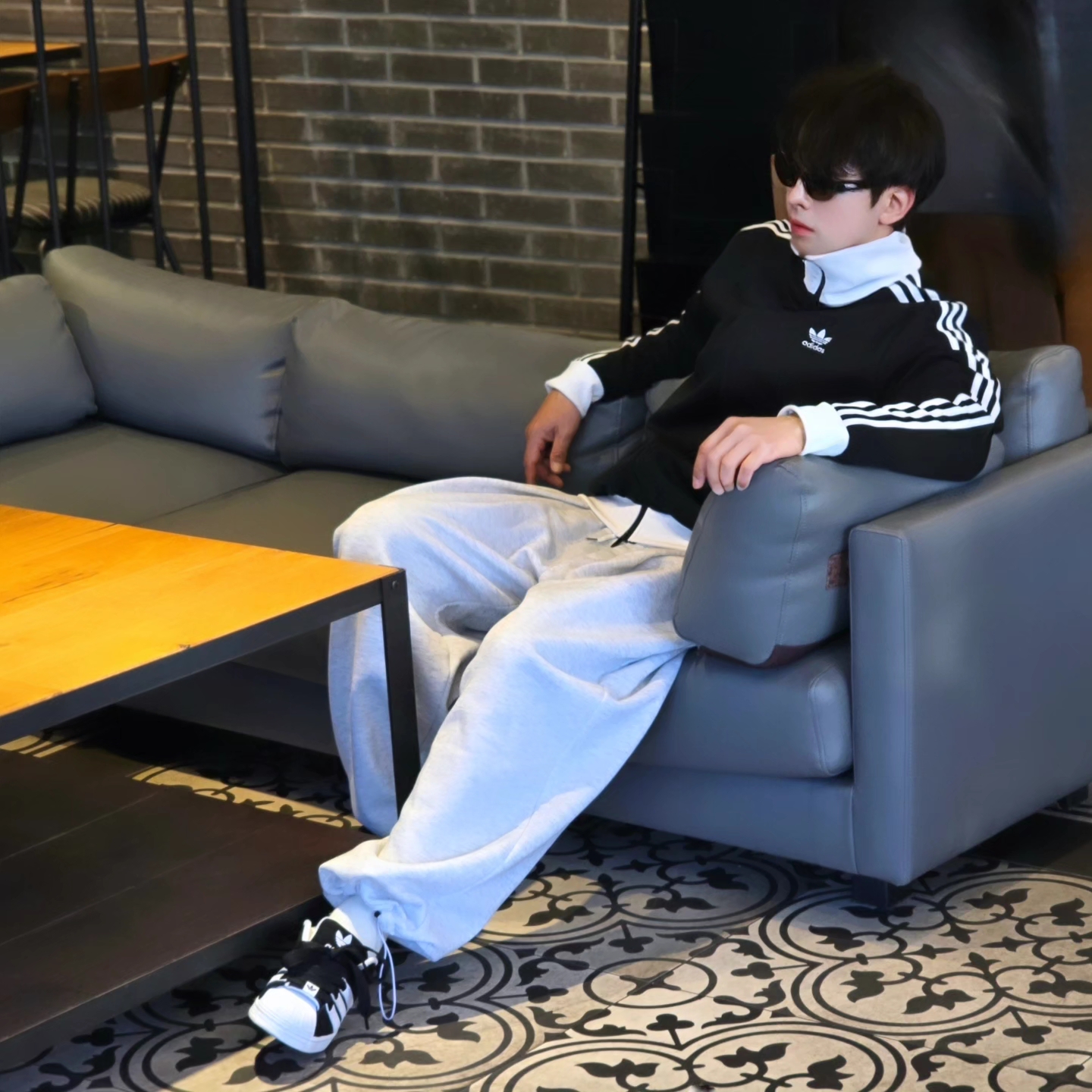 Adidas Adicolor Classics Beckenbauer Track Jacket Black - KR Sizing, Adidas Adicolor Classics Beckenbauer Track Jacket Black - US Sizing 착용 스타일 - 1