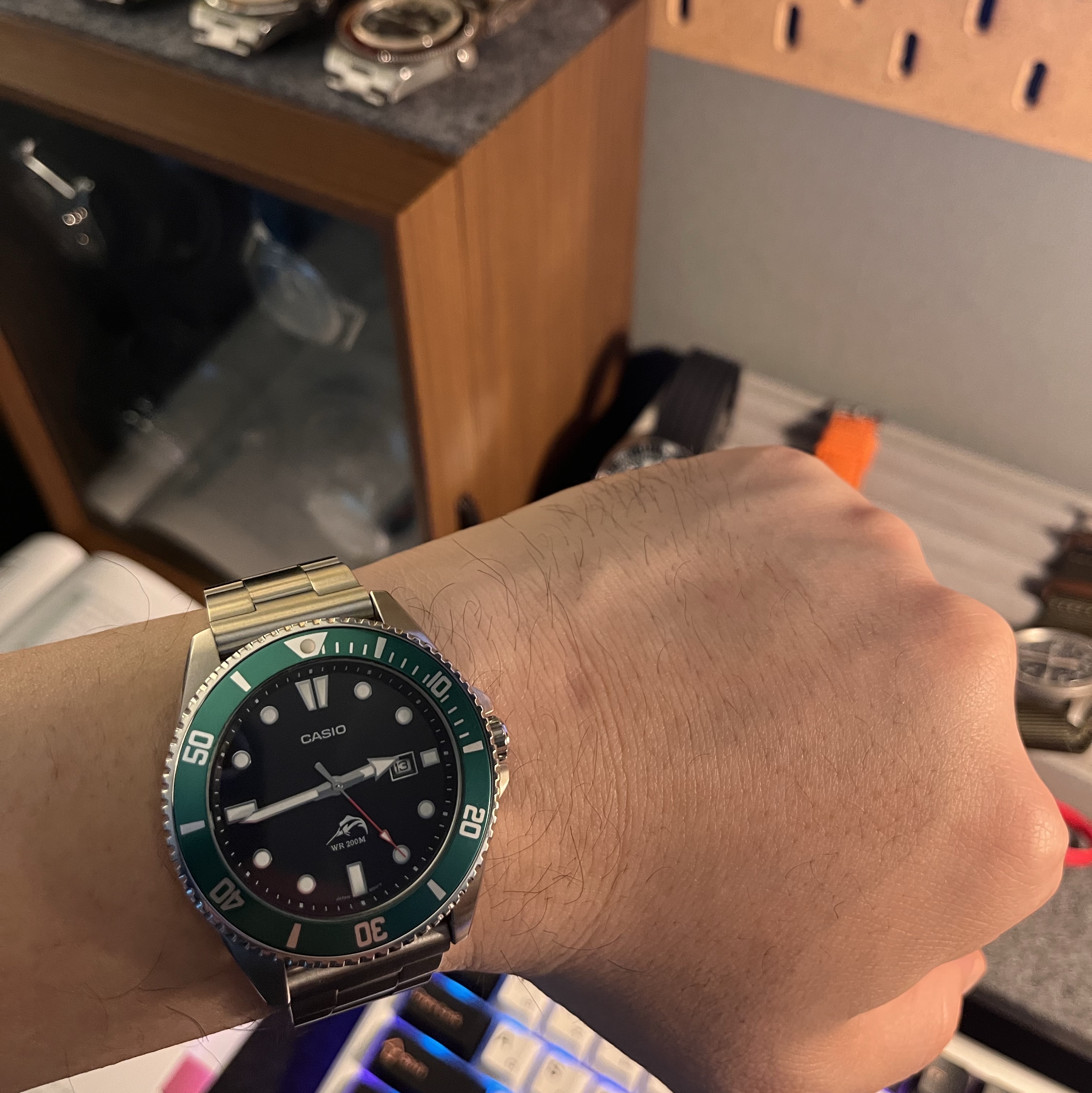 Casio MDV-107D-3AV 착용 스타일