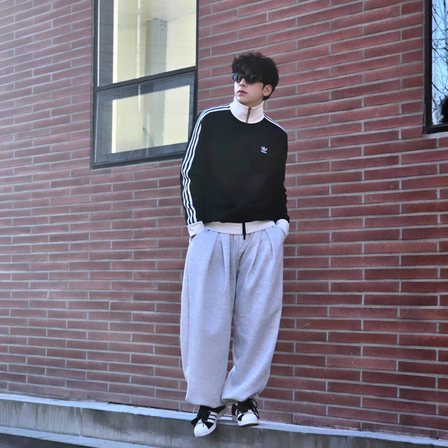 Adidas Adicolor Classics Beckenbauer Track Jacket Black - KR Sizing, Adidas Adicolor Classics Beckenbauer Track Jacket Black - US Sizing 착용 스타일 - 1