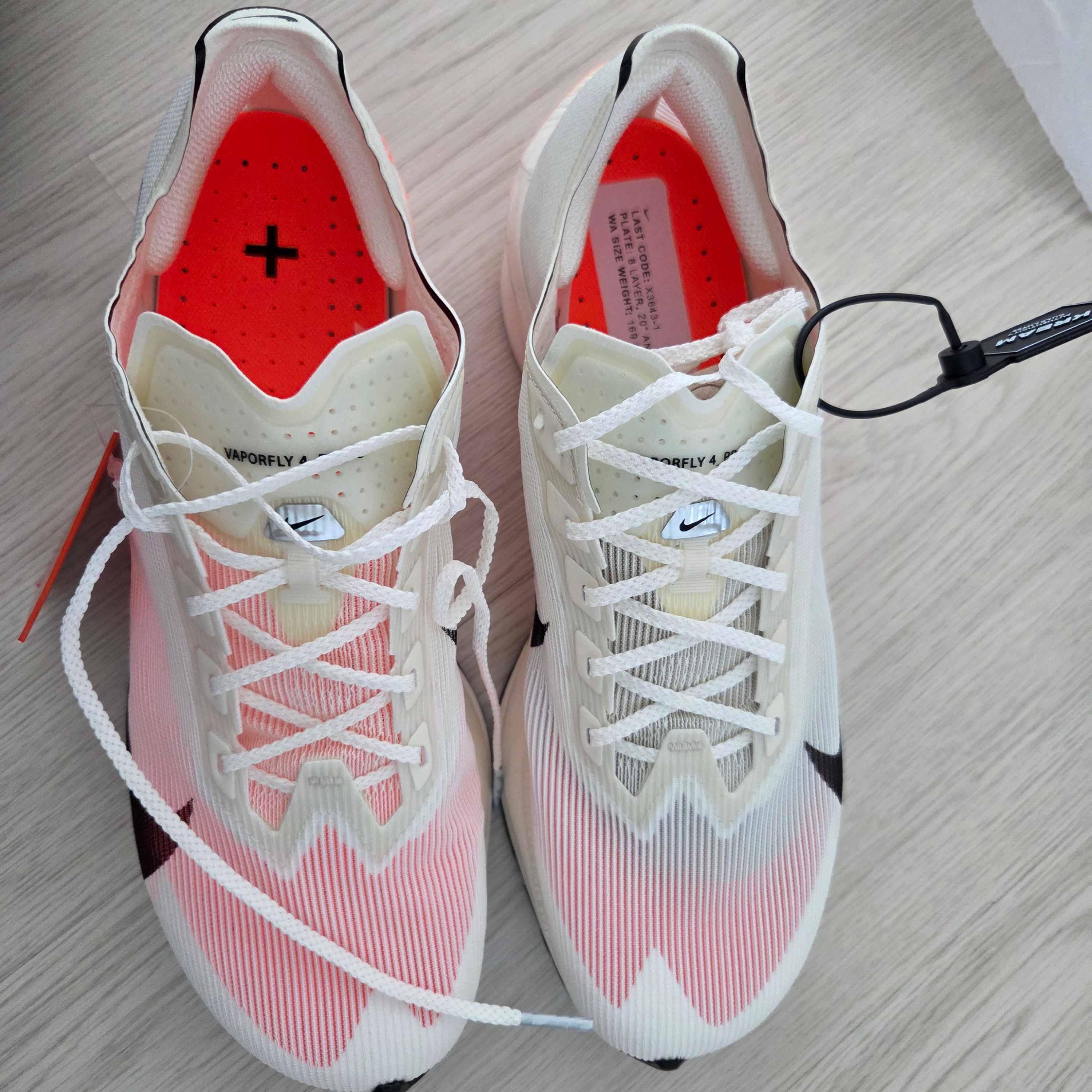 Nike ZoomX Vaporfly Next% 4 Proto Sail Total Orange 착용 스타일 - 1