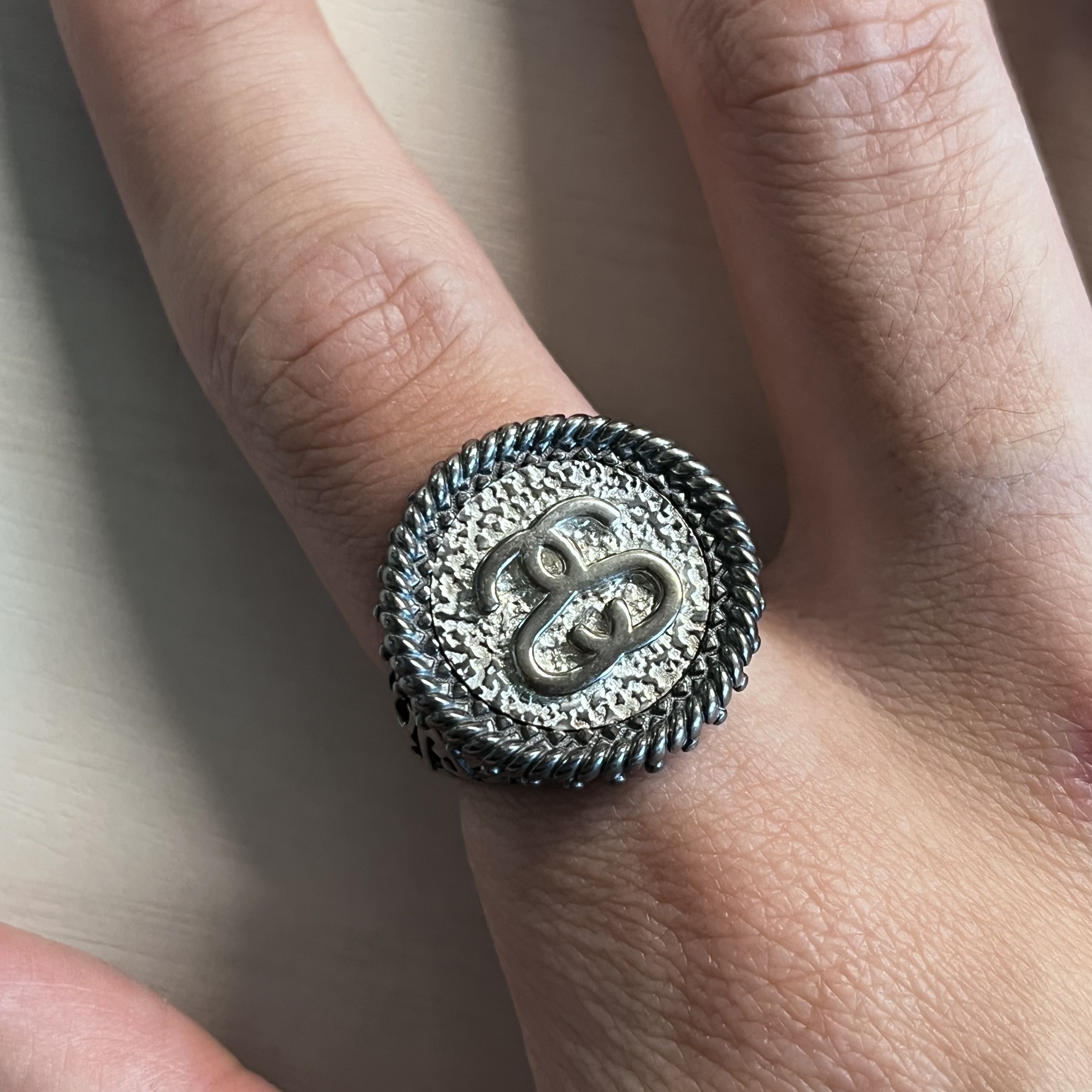 Stussy Sovereign Ring Sterling Silver 착용 스타일 - 3