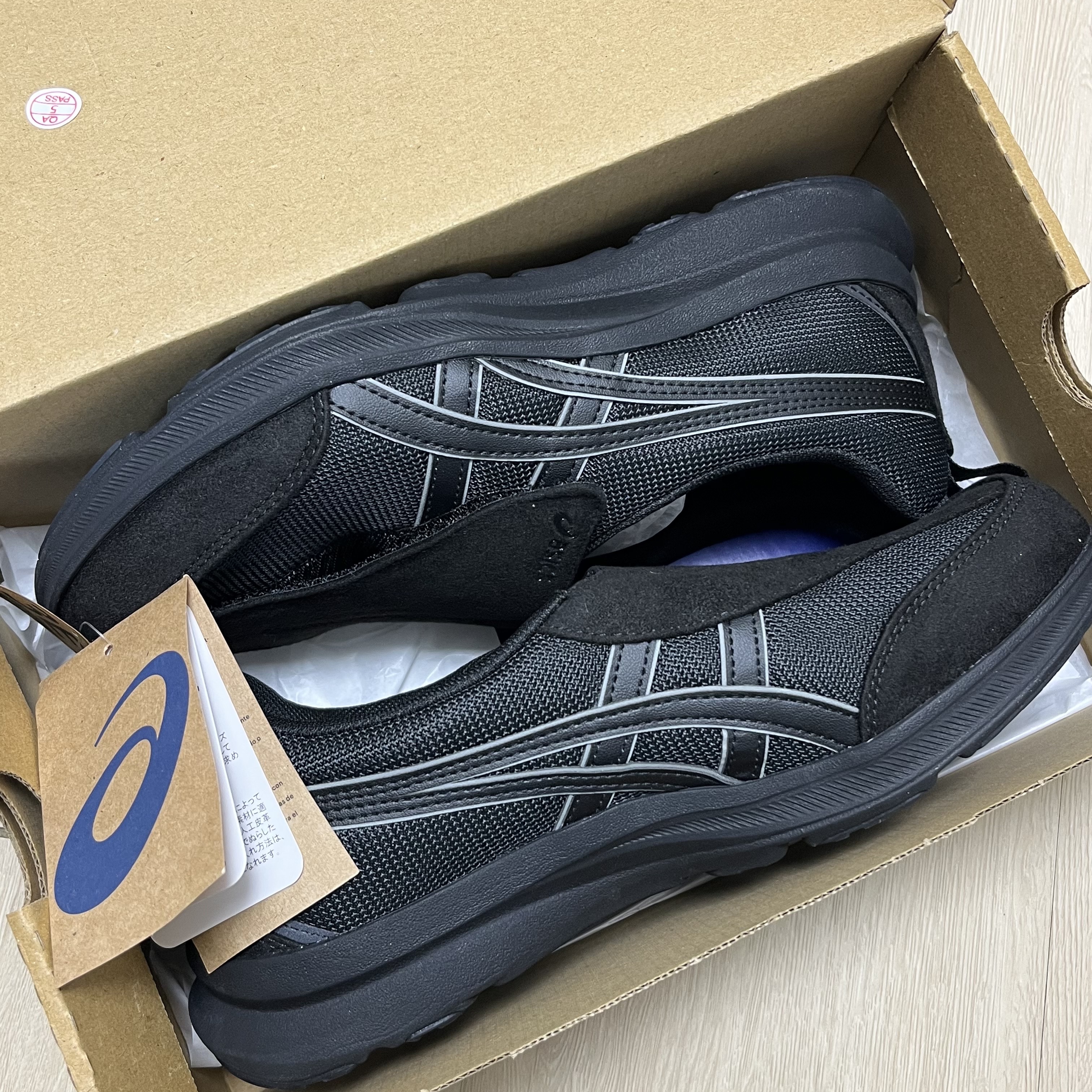 Asics Life Walker 010 Black - 3E Wide 착용 스타일