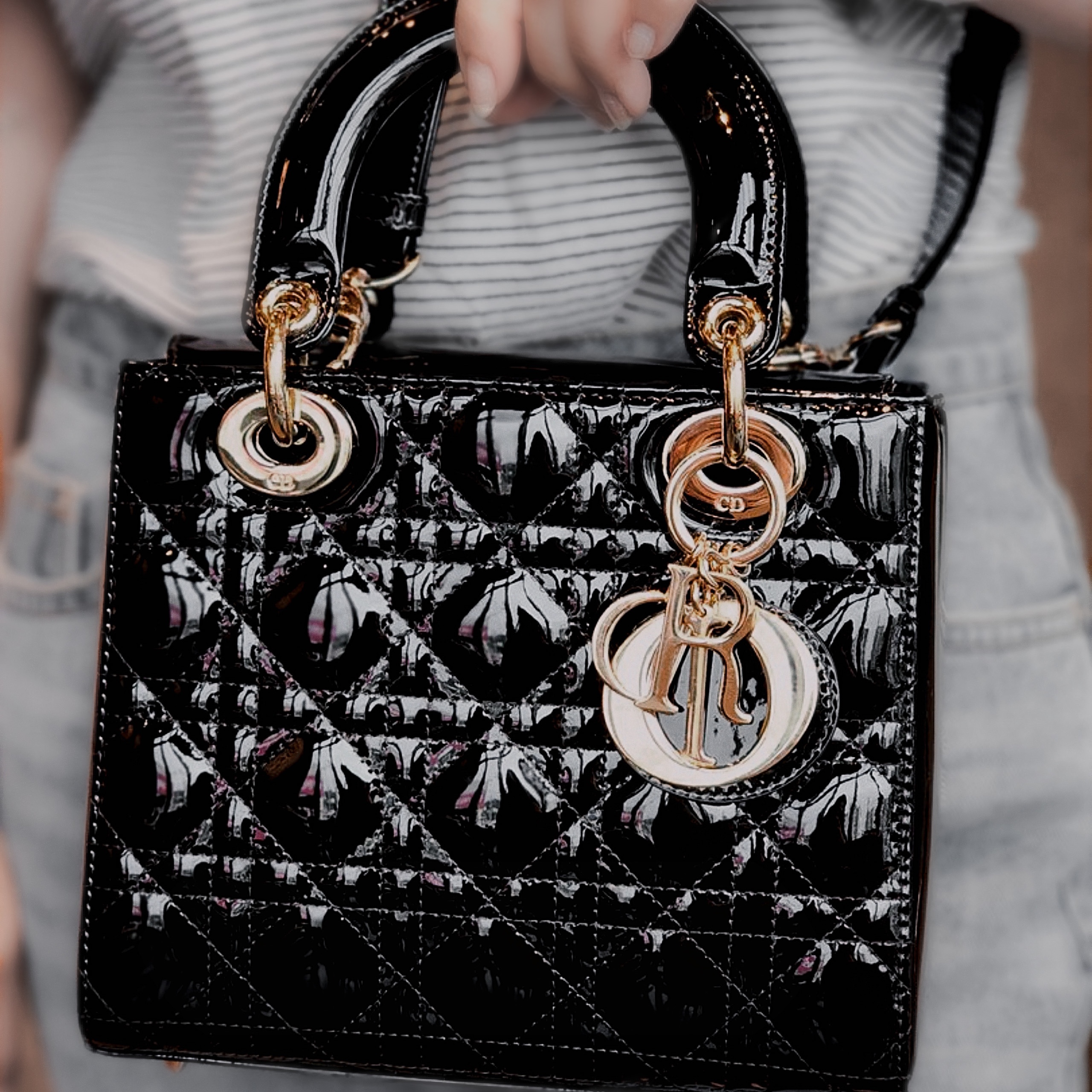 Dior Small Lady Bag Patent Cannage Calfskin Black Pale Gold 착용 스타일