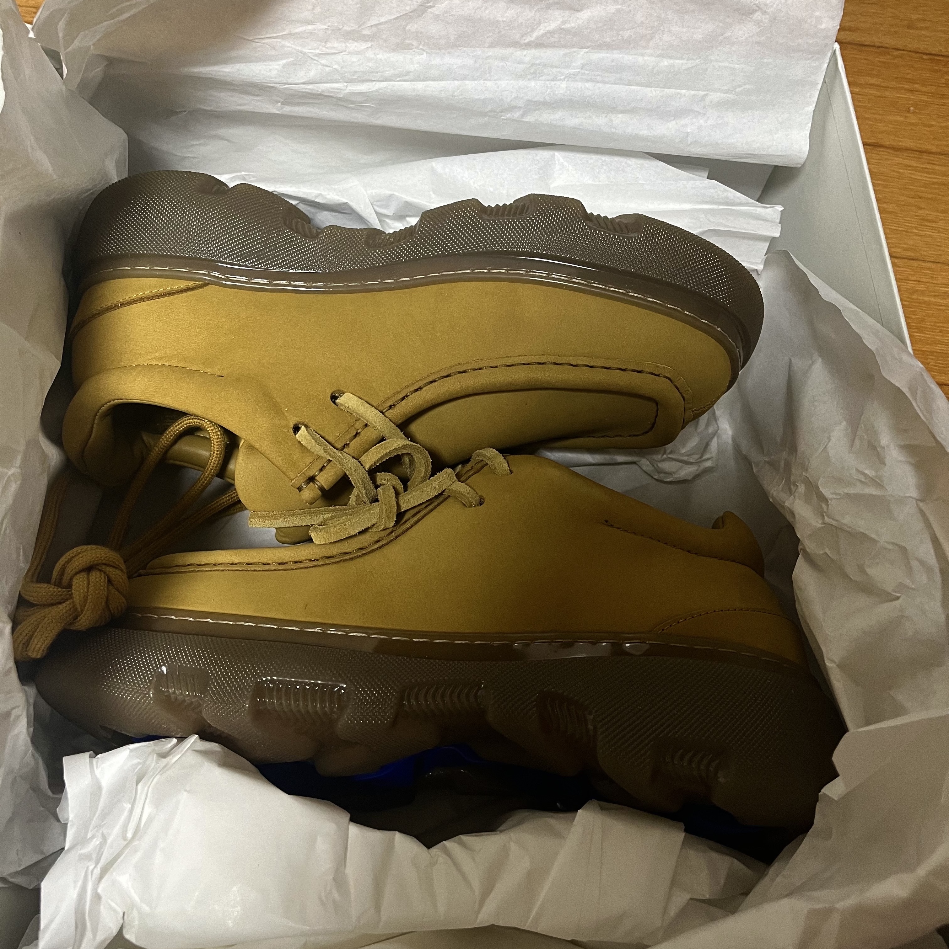 Burberry Nubuck Creeper Shoes 착용 스타일