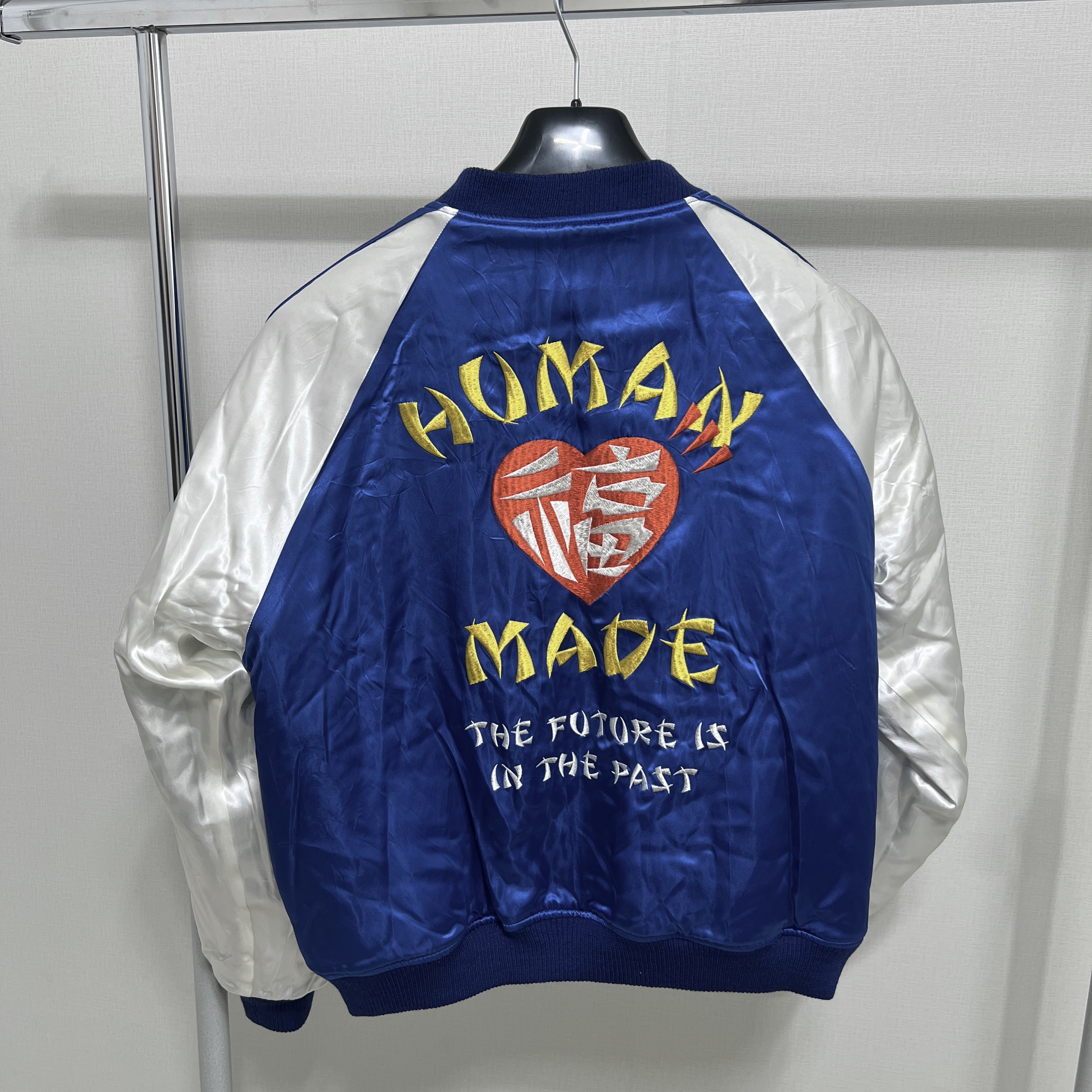 Human Made Reversible Yokosuka Jacket Black, G-DRAGON Power Ball Cap White 착용 스타일 - 2