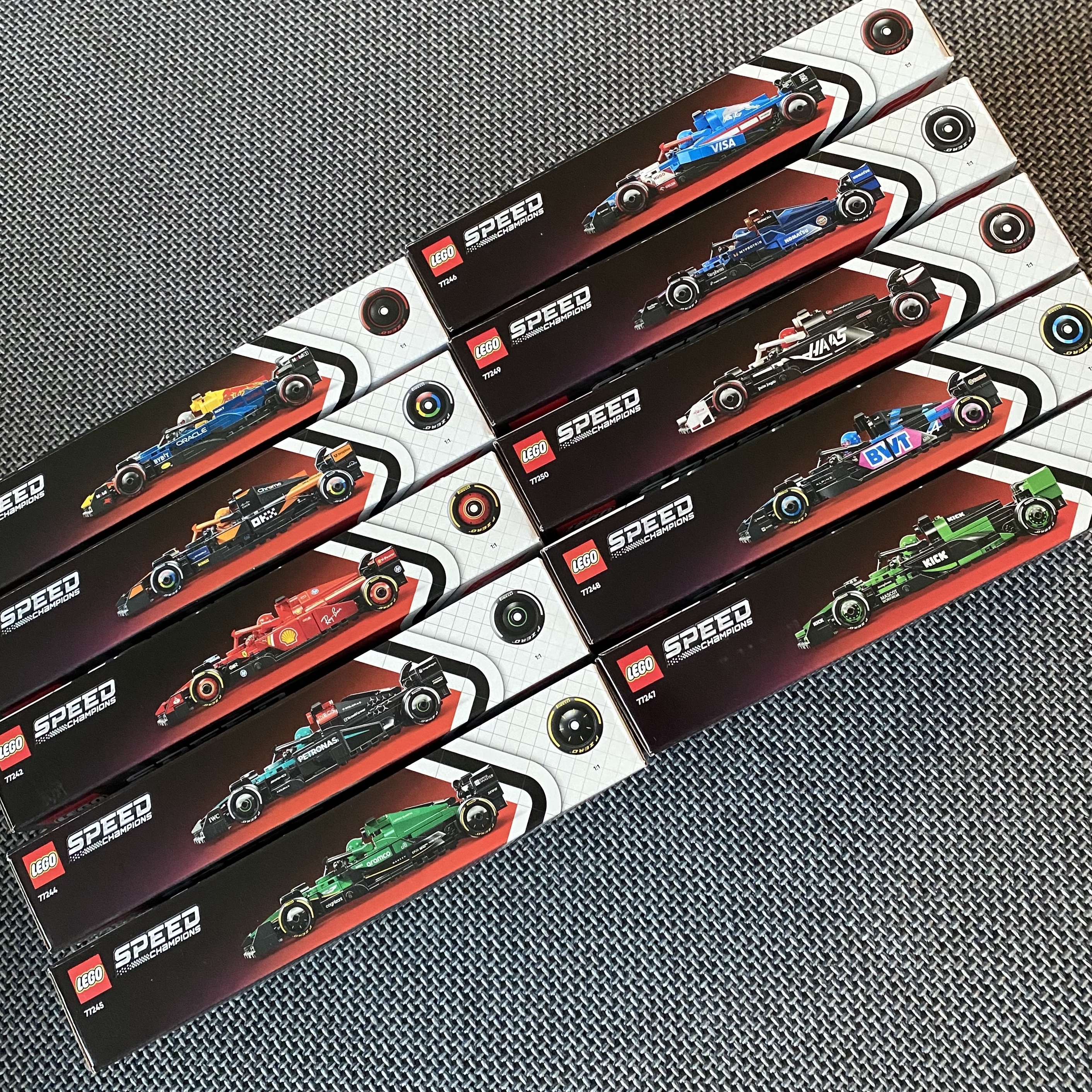 레고 오라클 레드 불 레이싱 RB20 F1 경주용 자동차, 레고 스피드 챔피언 맥라렌 F1 팀 MCL38 경주용 자동차 착용 스타일