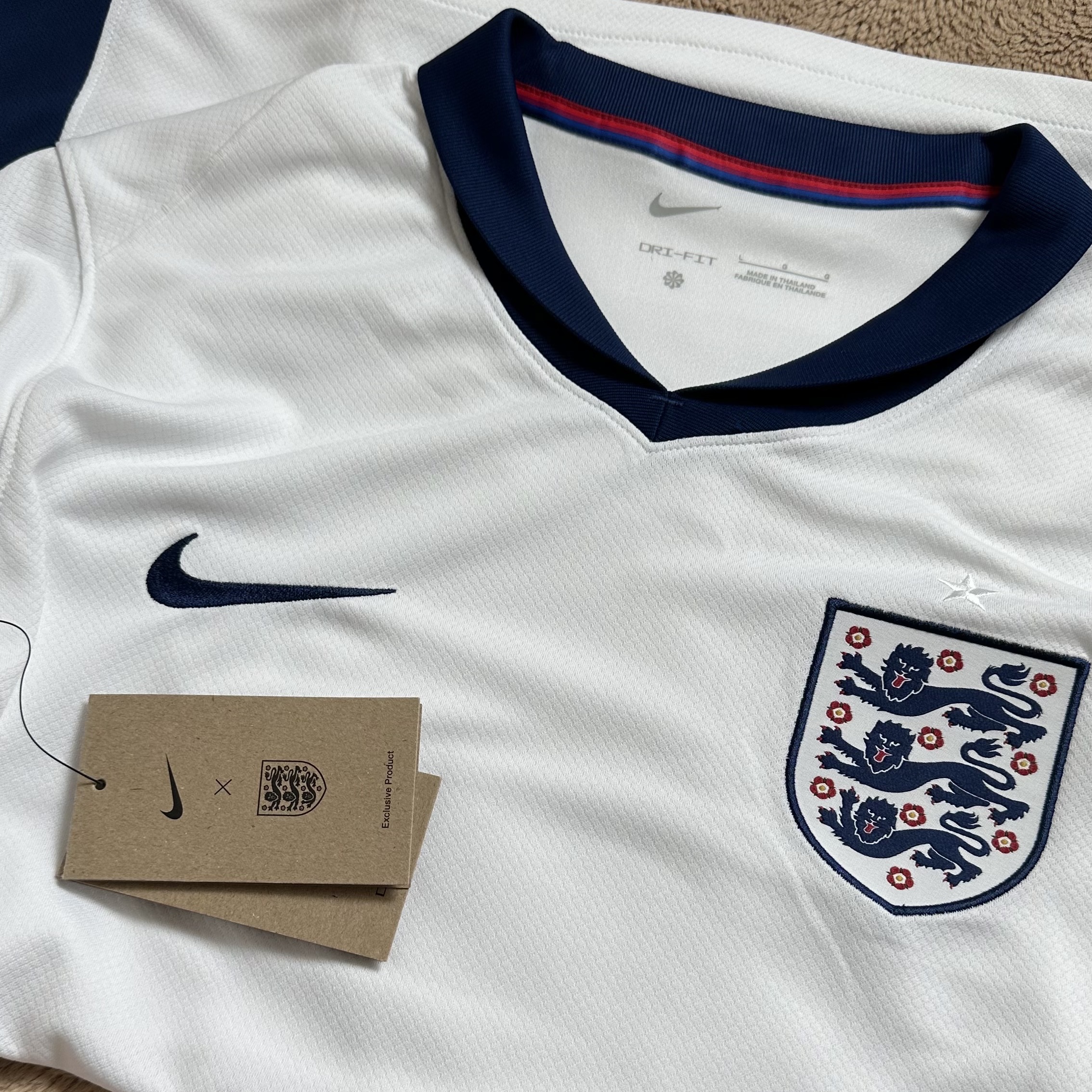 Nike England 2024/25 Dri-Fit Stadium Home Replica Jersey White Blue Void (Non Marking Ver.) 착용 스타일