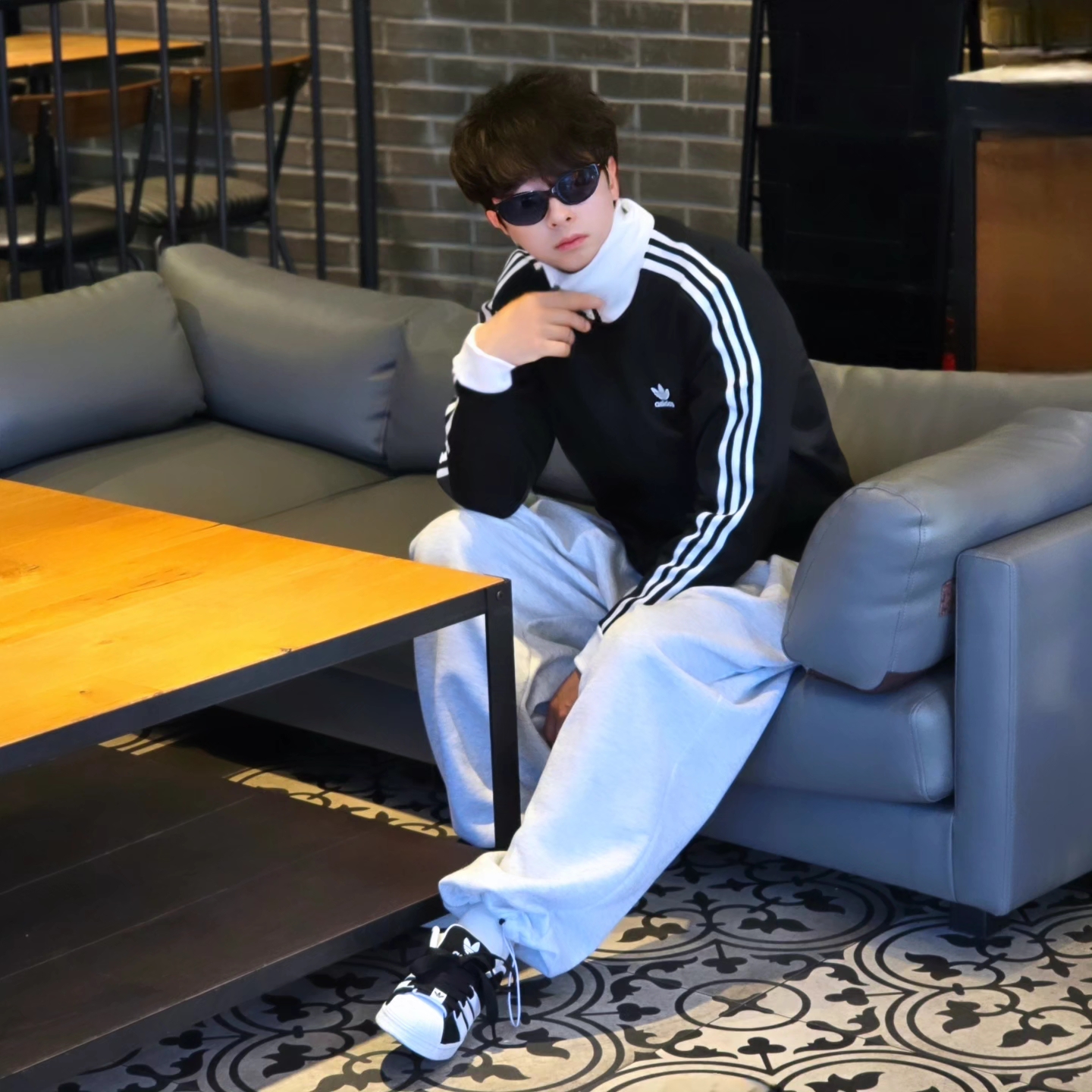 Adidas Adicolor Classics Beckenbauer Track Jacket Black - KR Sizing, Adidas Adicolor Classics Beckenbauer Track Jacket Black - US Sizing 착용 스타일 - 4