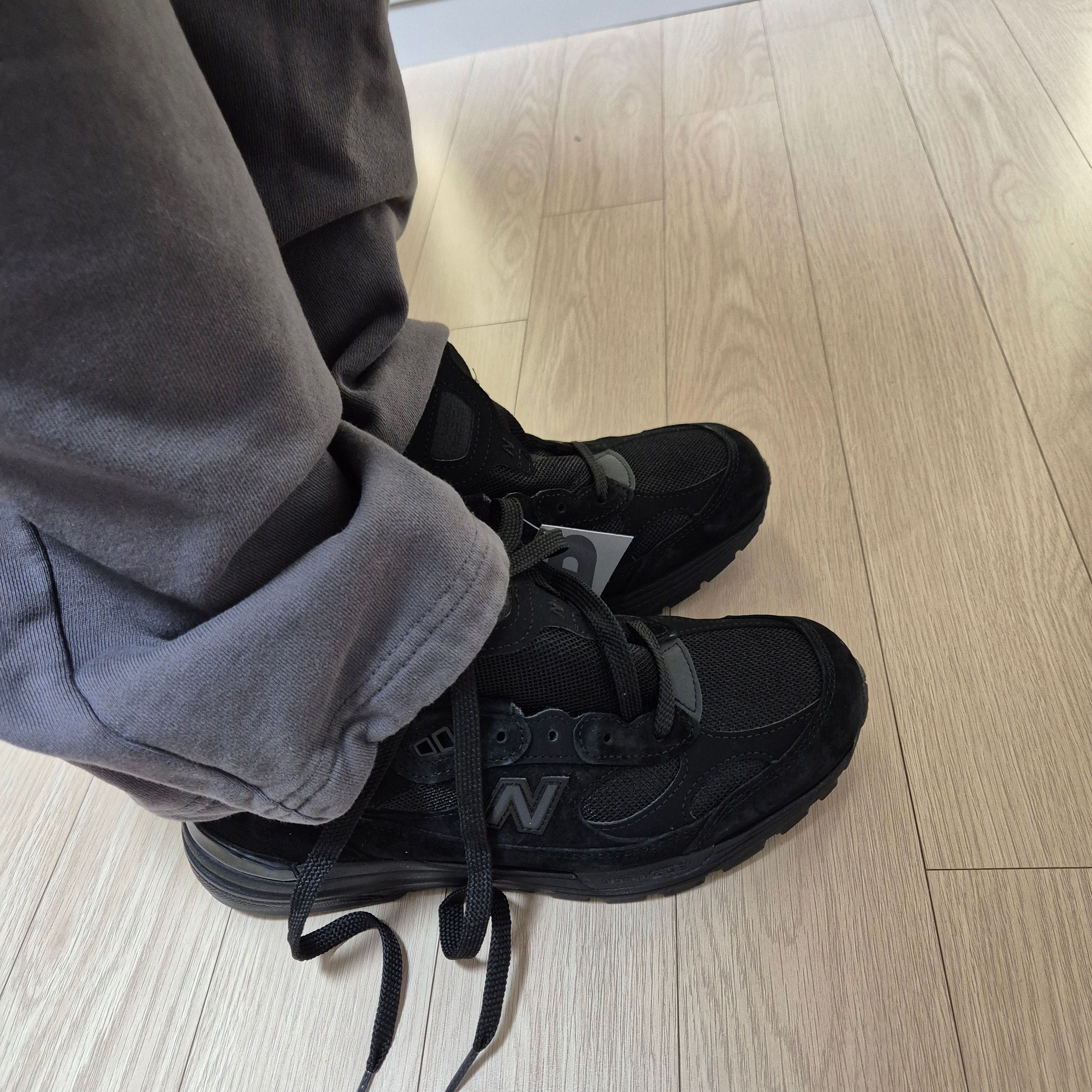 New Balance 992 Made in USA Triple Black 착용 스타일 - 10