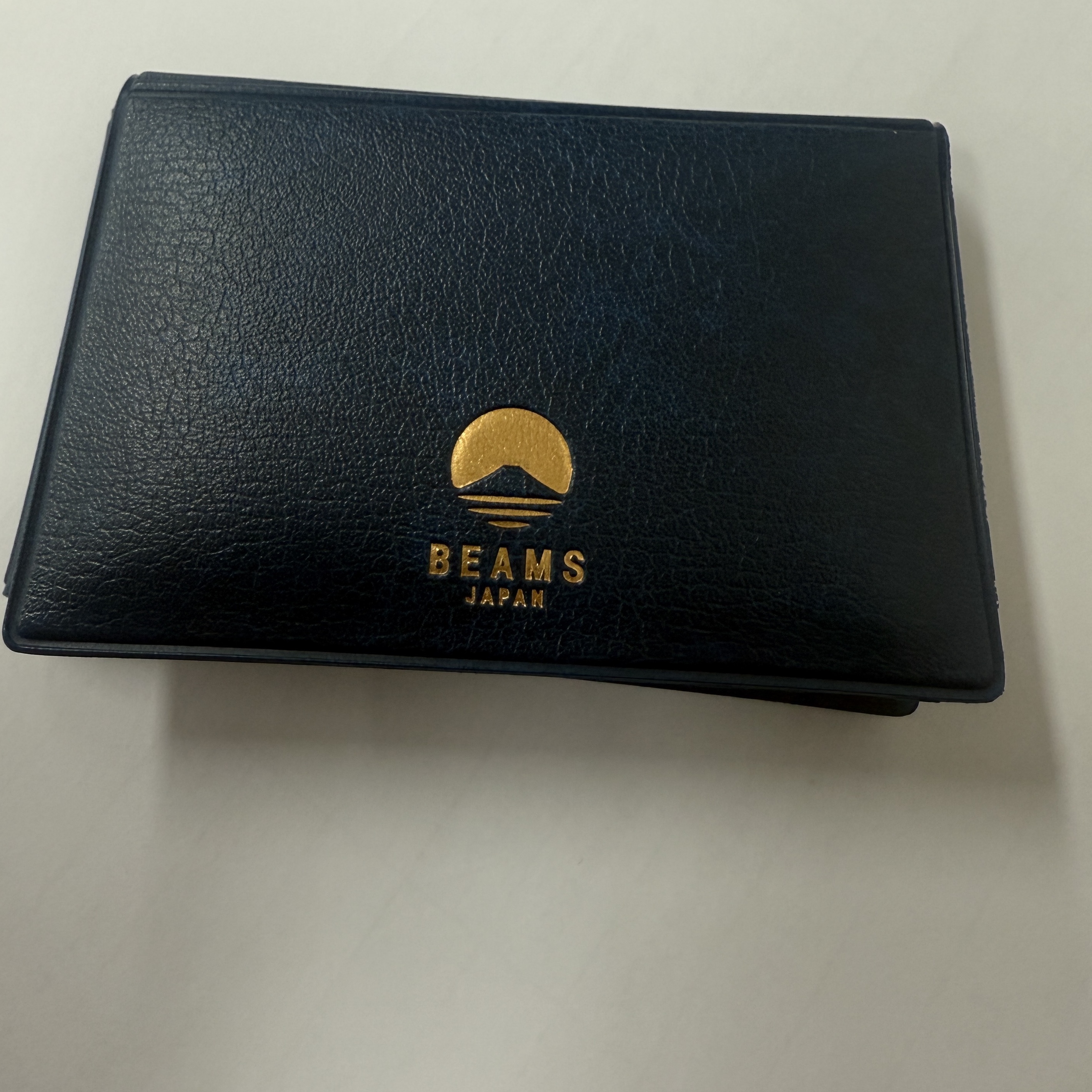 Beams x Hightide Special Order Pass & Card Case Navy 착용 스타일