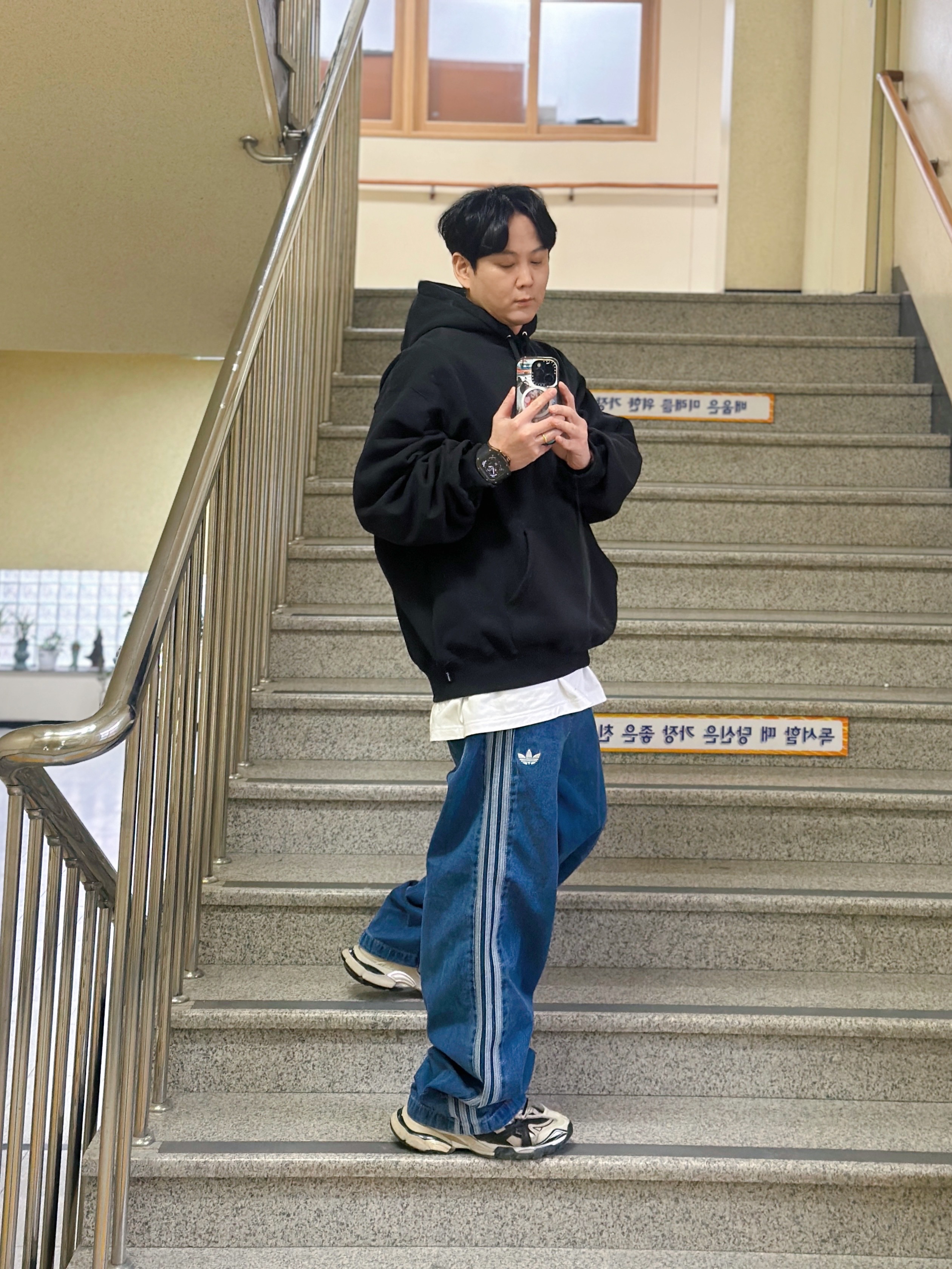 Adidas Adicolor Denim Firebird Pants Medium Blue Denim - KR Sizing, Supreme Satin Applique Hooded Sweatshirt Black - 24FW 착용 스타일 - 1