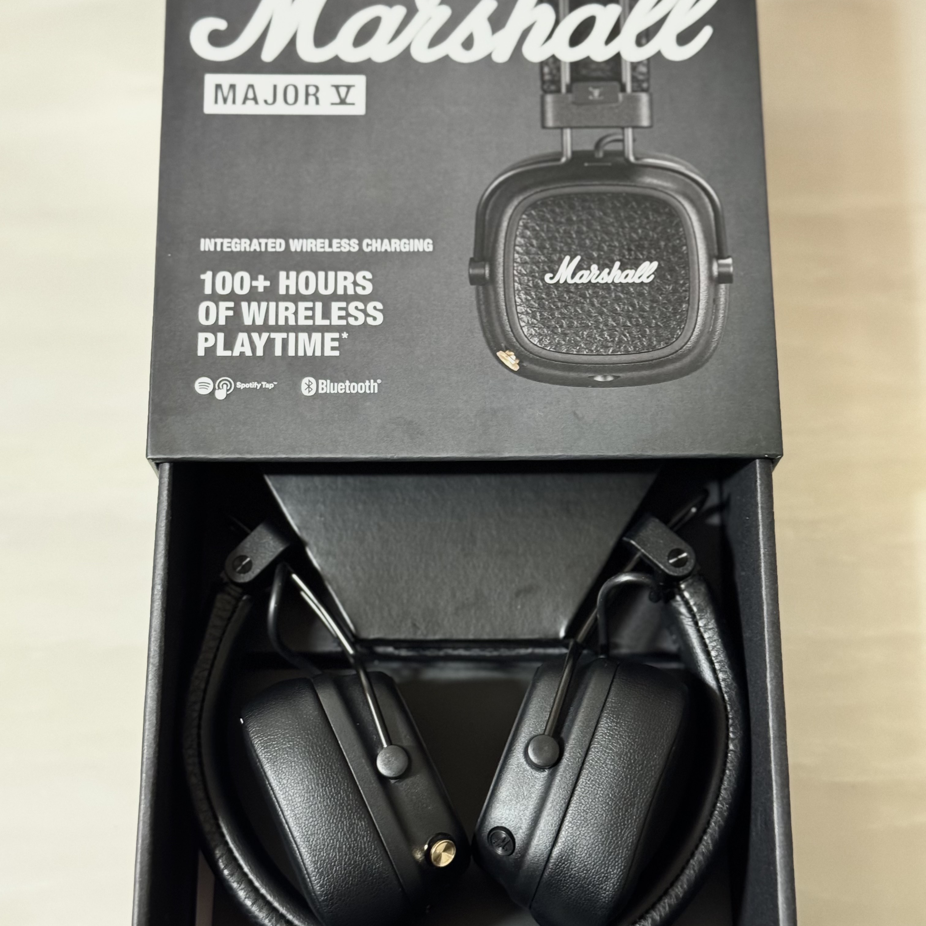 Marshall Major V Black (Korean Ver.) 착용 스타일