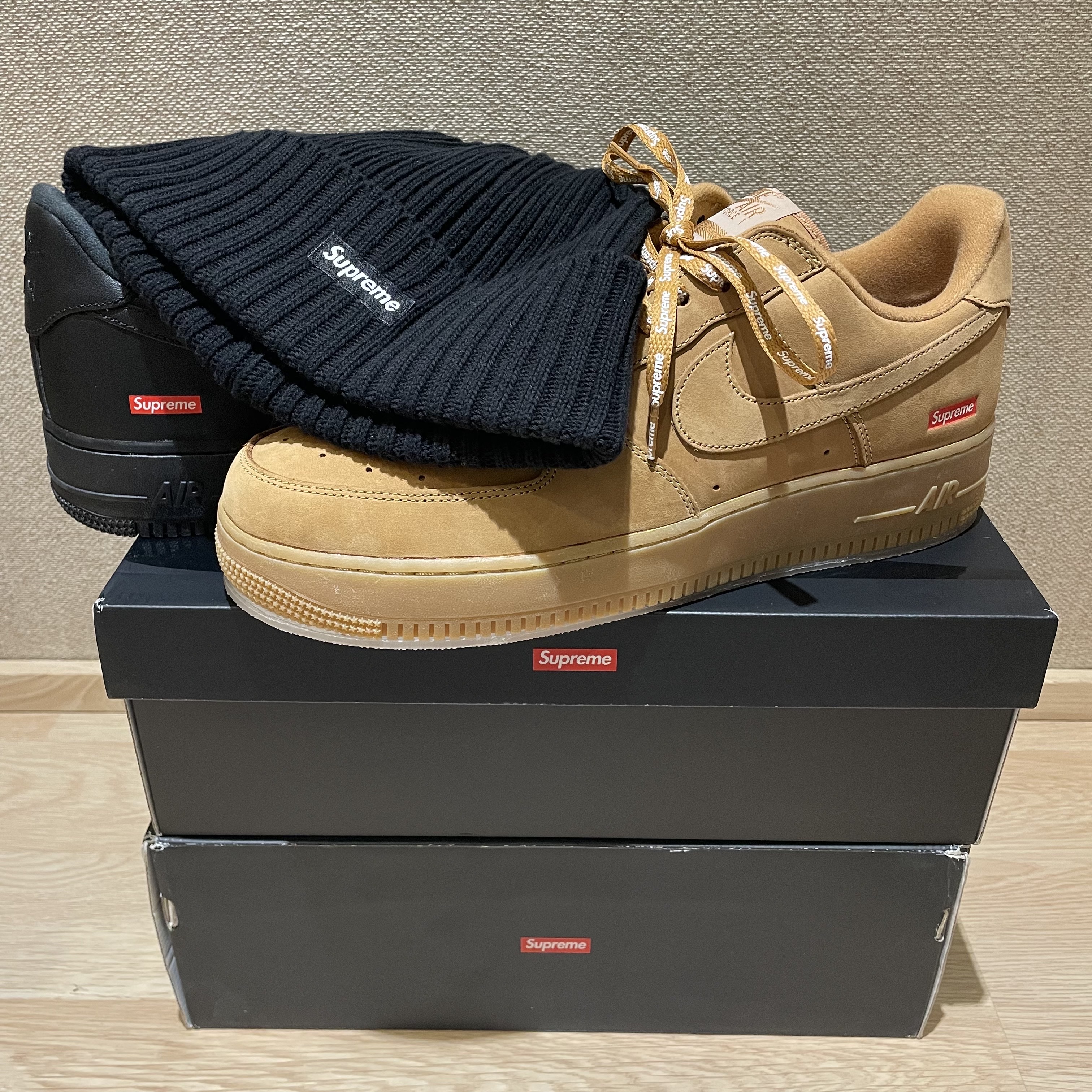 Nike x Supreme Air Force 1 Low Black, Supreme Overdyed Beanie Black 착용 스타일