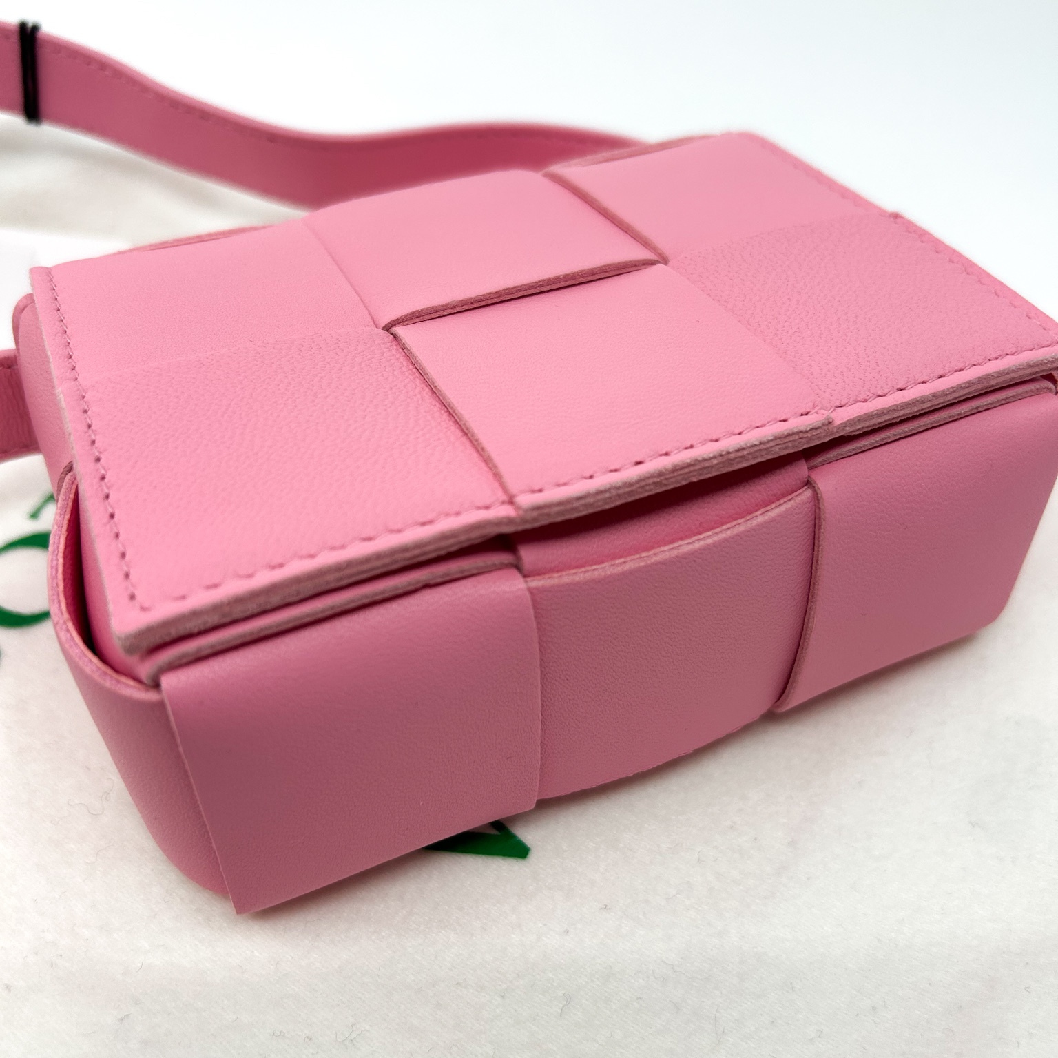 Bottega Veneta Candy Cassette Ribbon 착용 스타일 - 3