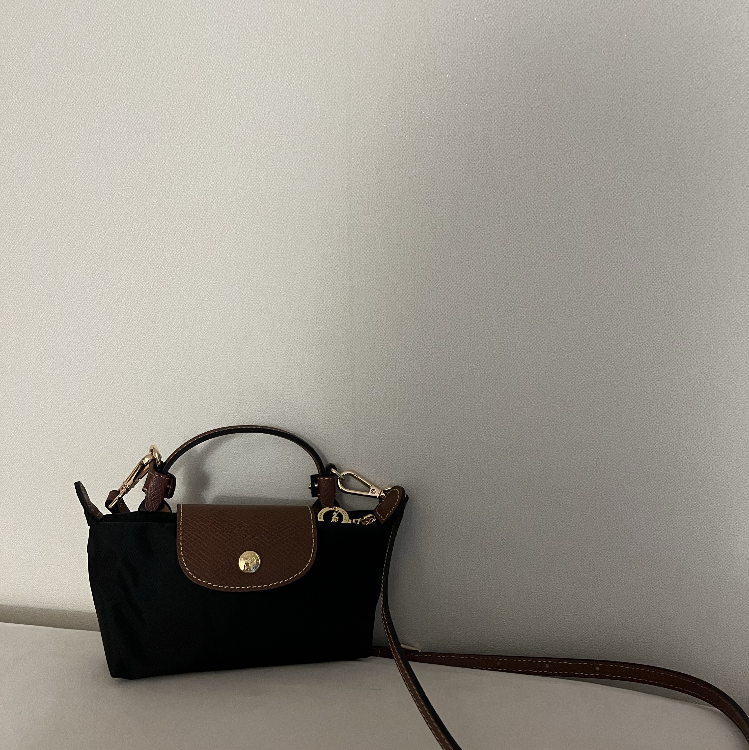 Longchamp Le Pliage Original Handle Pouch Black 착용 스타일