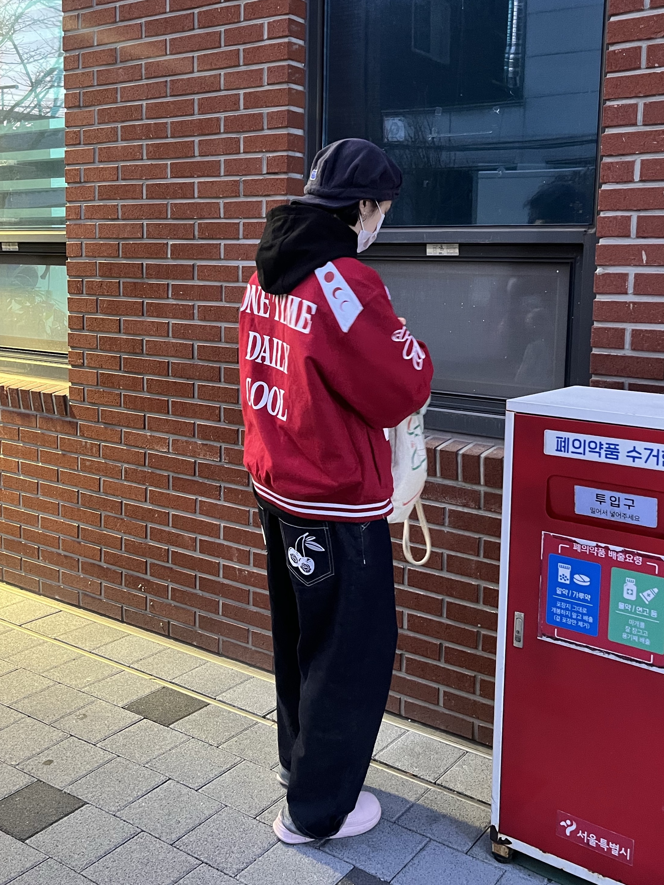 NYXX Sweat Varsity Jacket Red, NYXX Color Block Flow Hood Zip-Up Black 착용 스타일 - 2