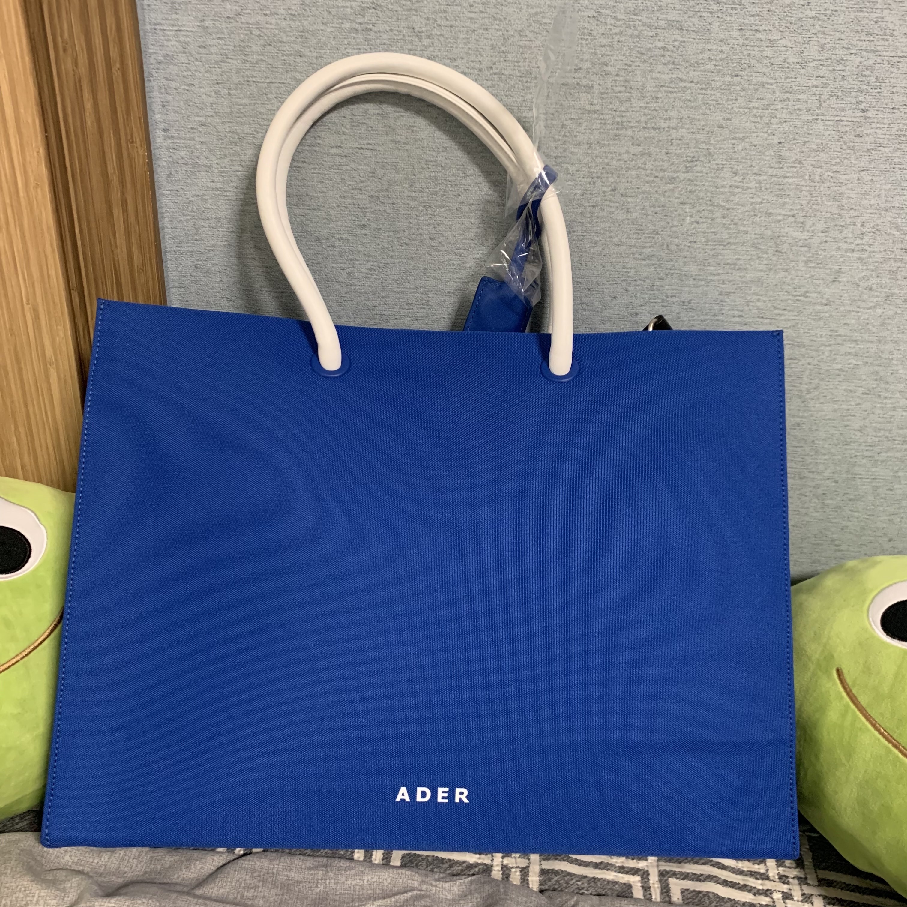 Ader Error Wide Blue Bag Blue 착용 스타일